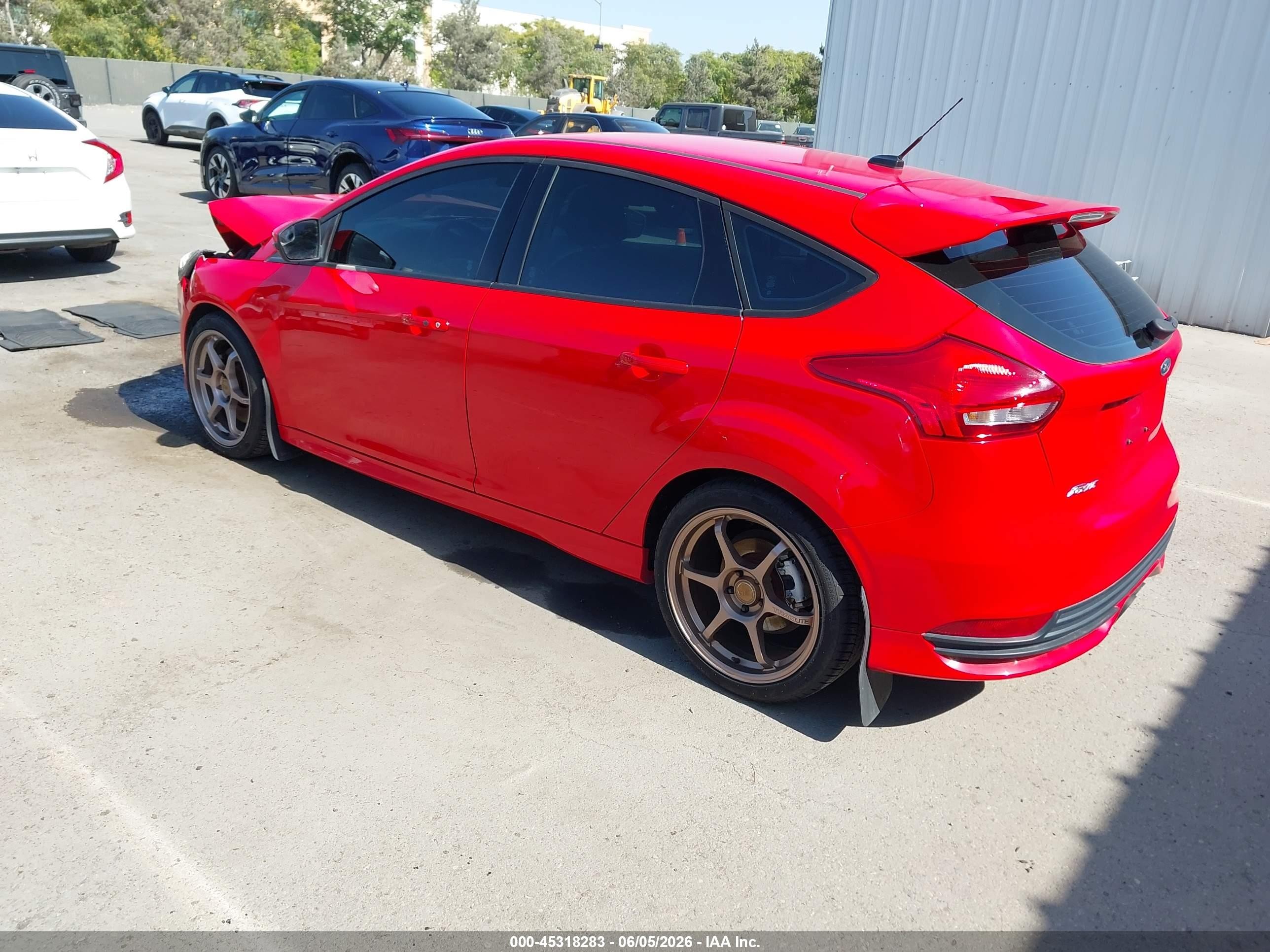 2015 Ford Focus St   Red vin: 1FADP3L94FL246412