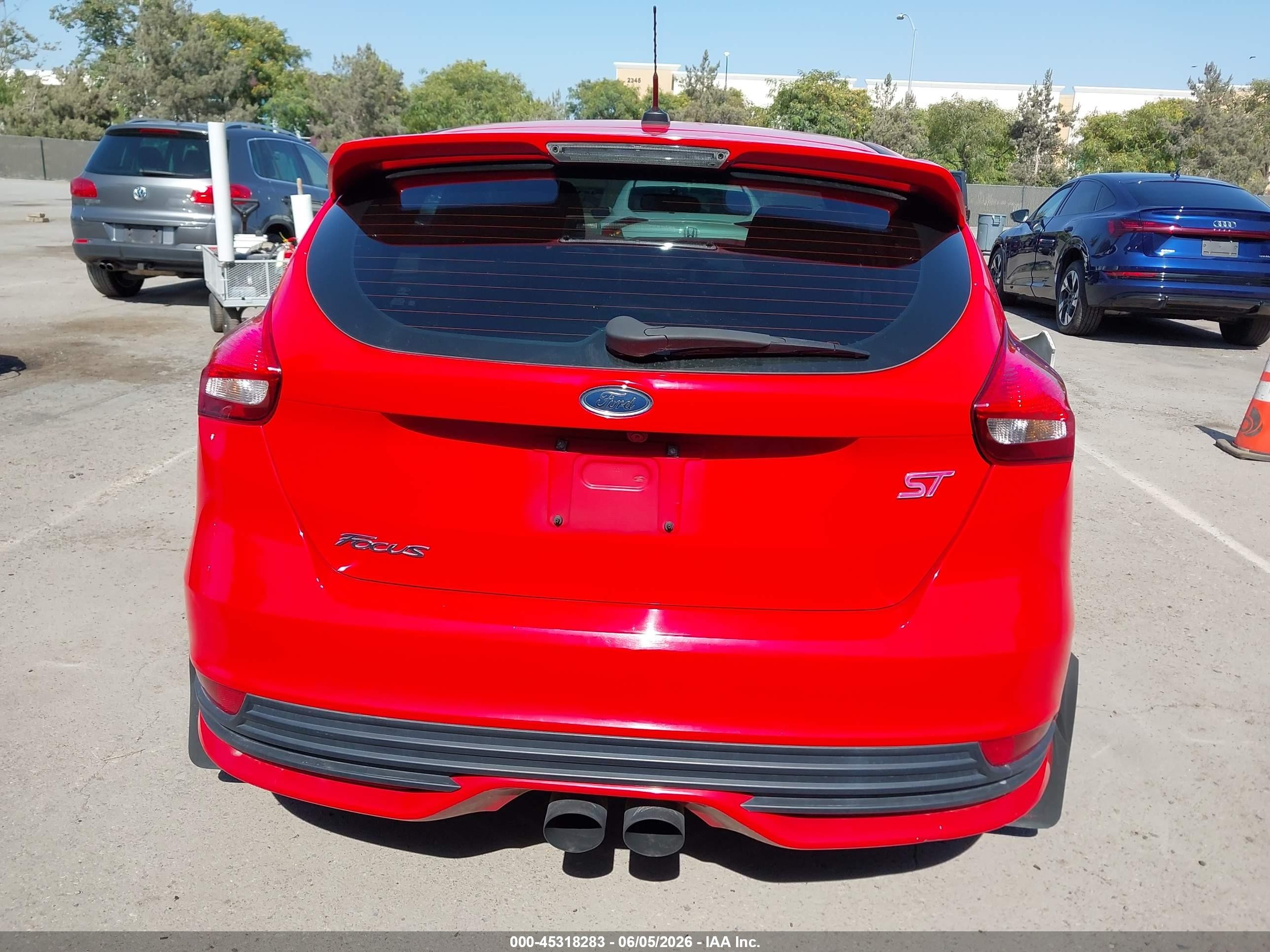 2015 Ford Focus St   Red vin: 1FADP3L94FL246412