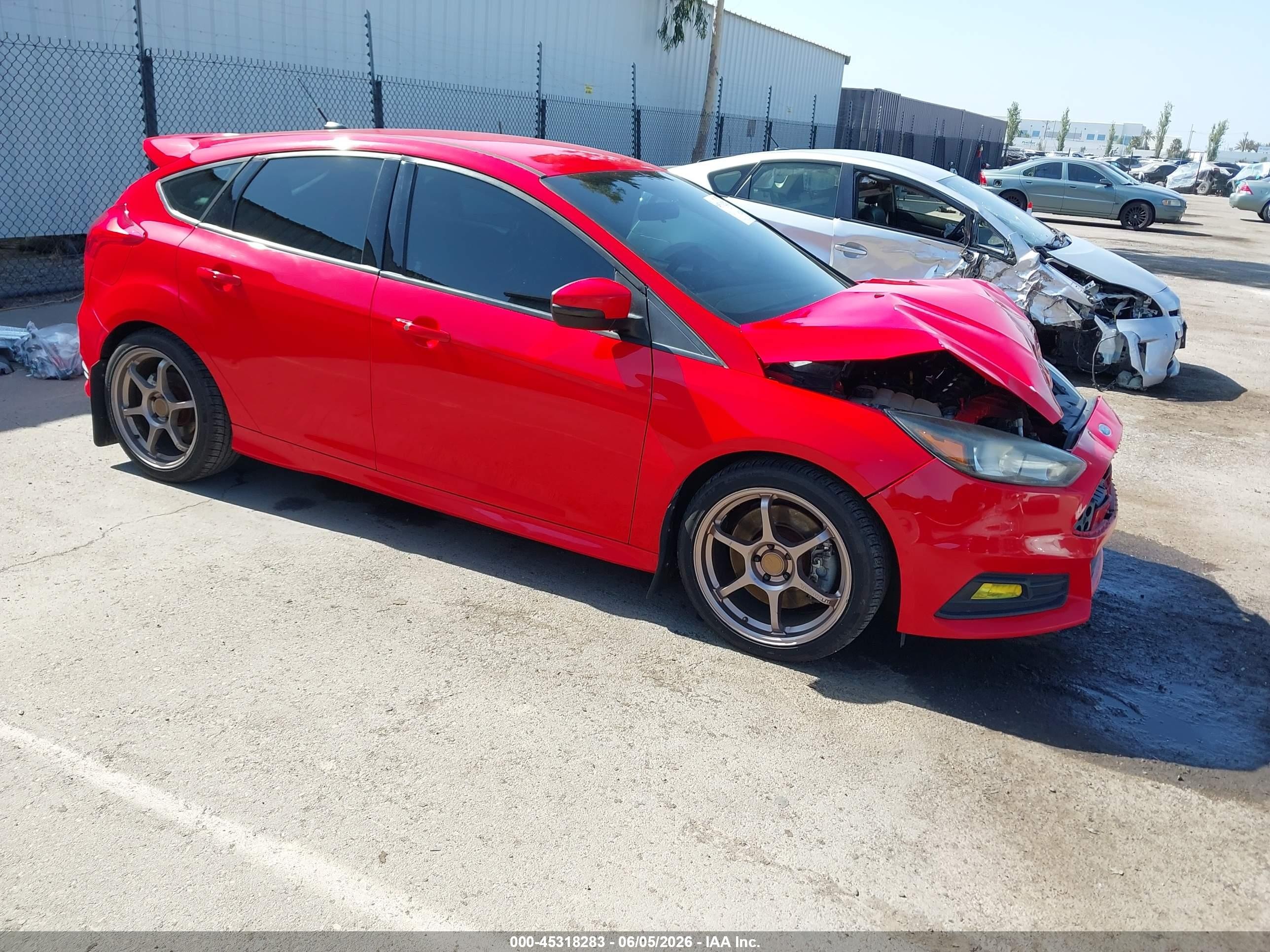 2015 Ford Focus St   Red vin: 1FADP3L94FL246412