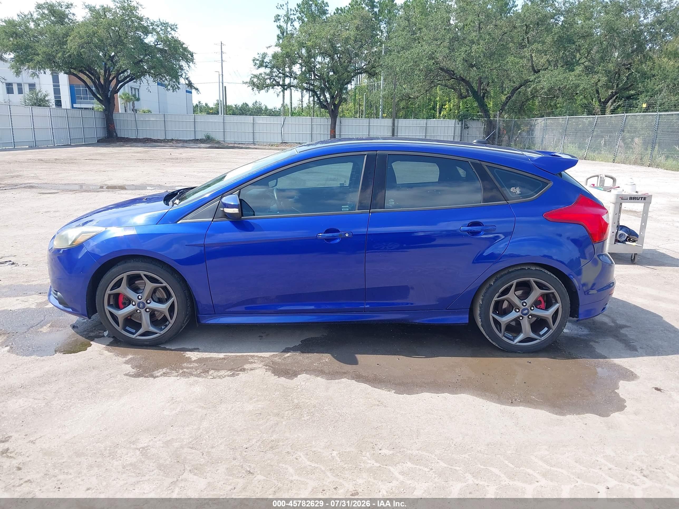2014 Ford Focus St   Blue vin: 1FADP3L95EL164008