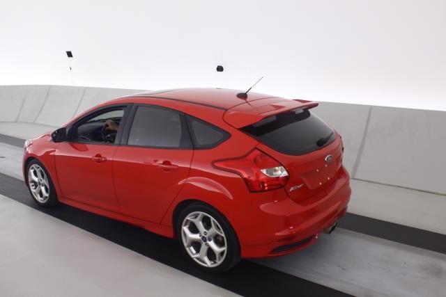 2014 Ford Focus St Red vin: 1FADP3L95EL395927