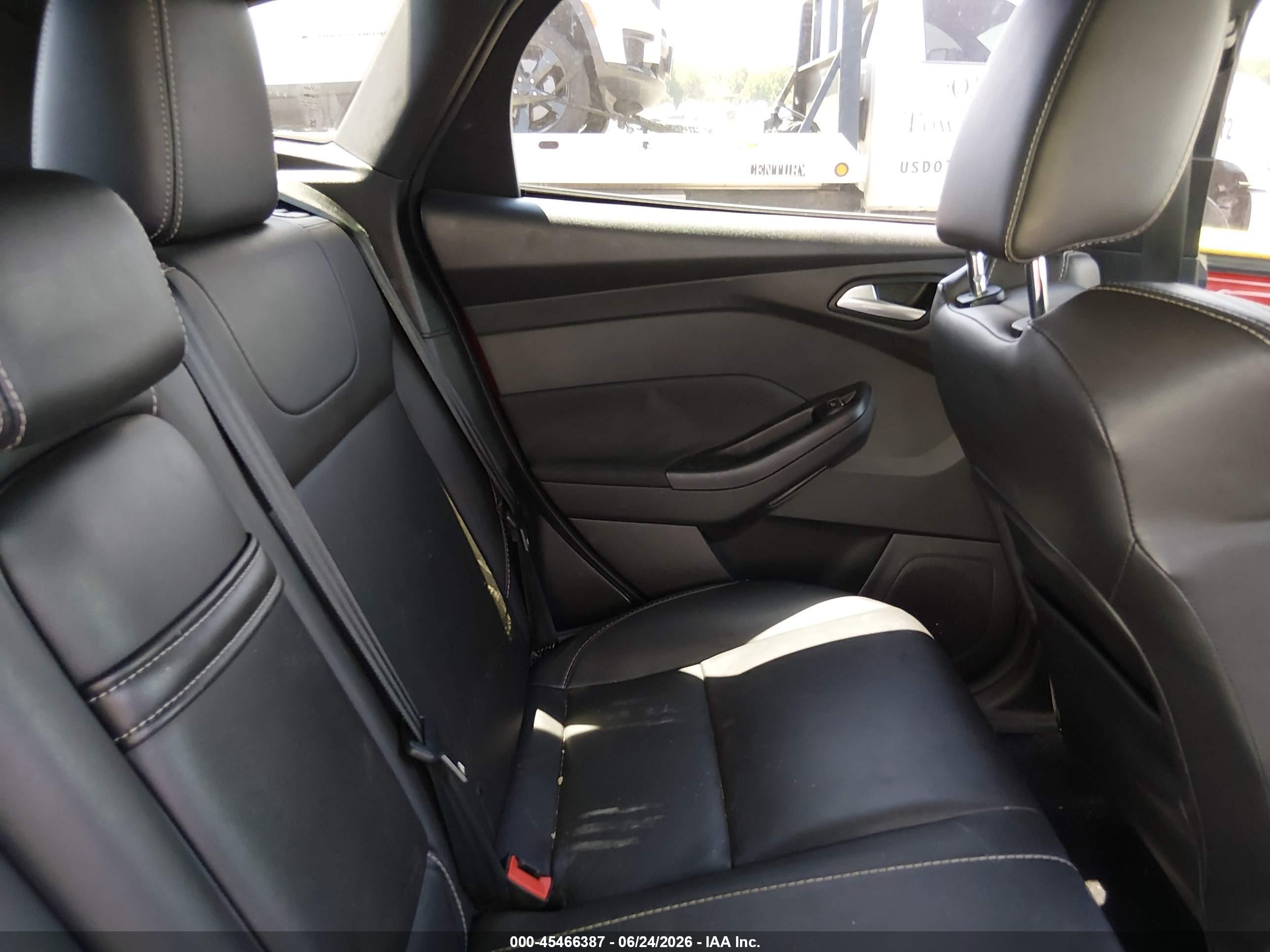 2014 Ford Focus   Red vin: 1FADP3L96EL191749