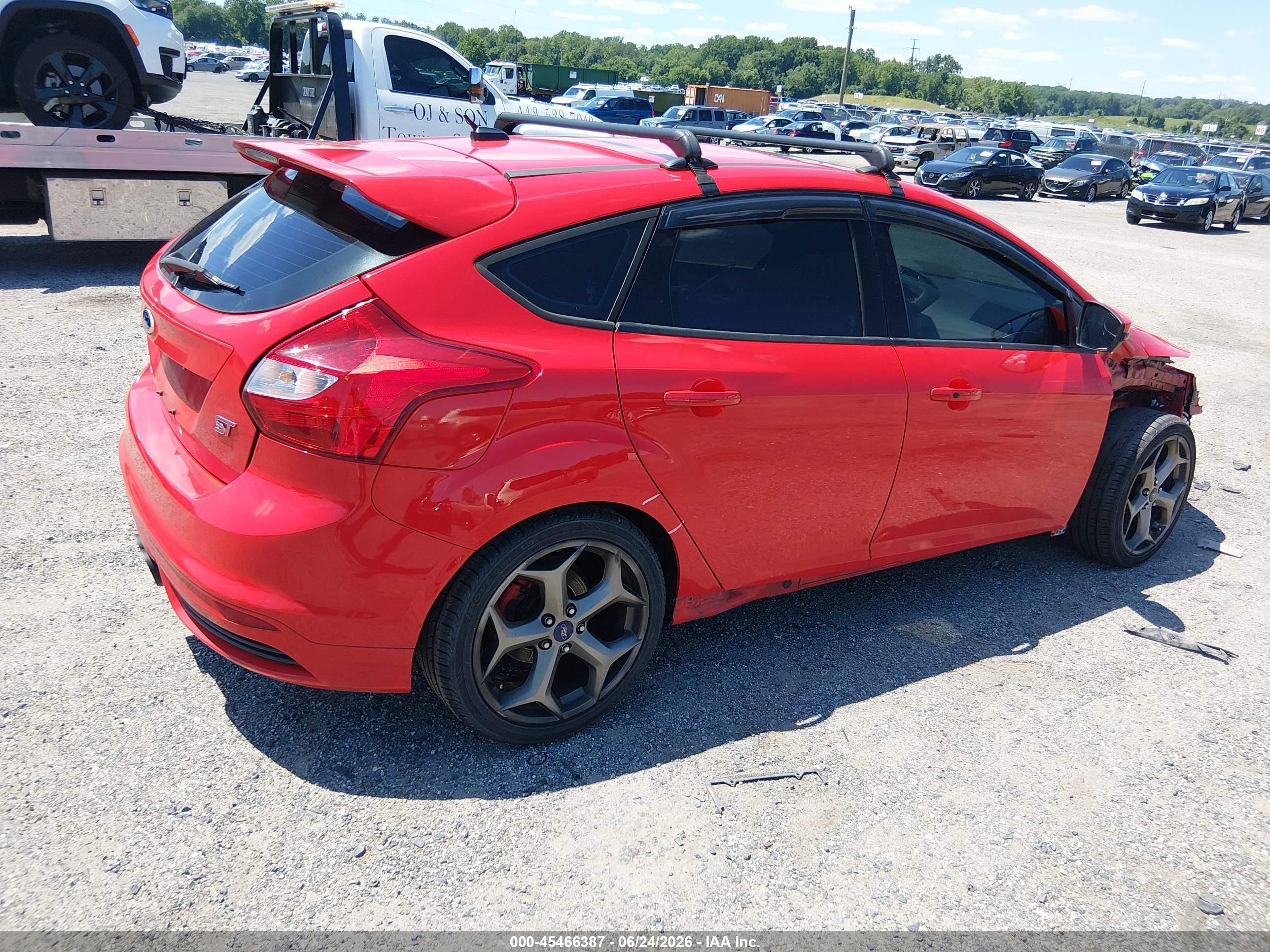 2014 Ford Focus   Red vin: 1FADP3L96EL191749