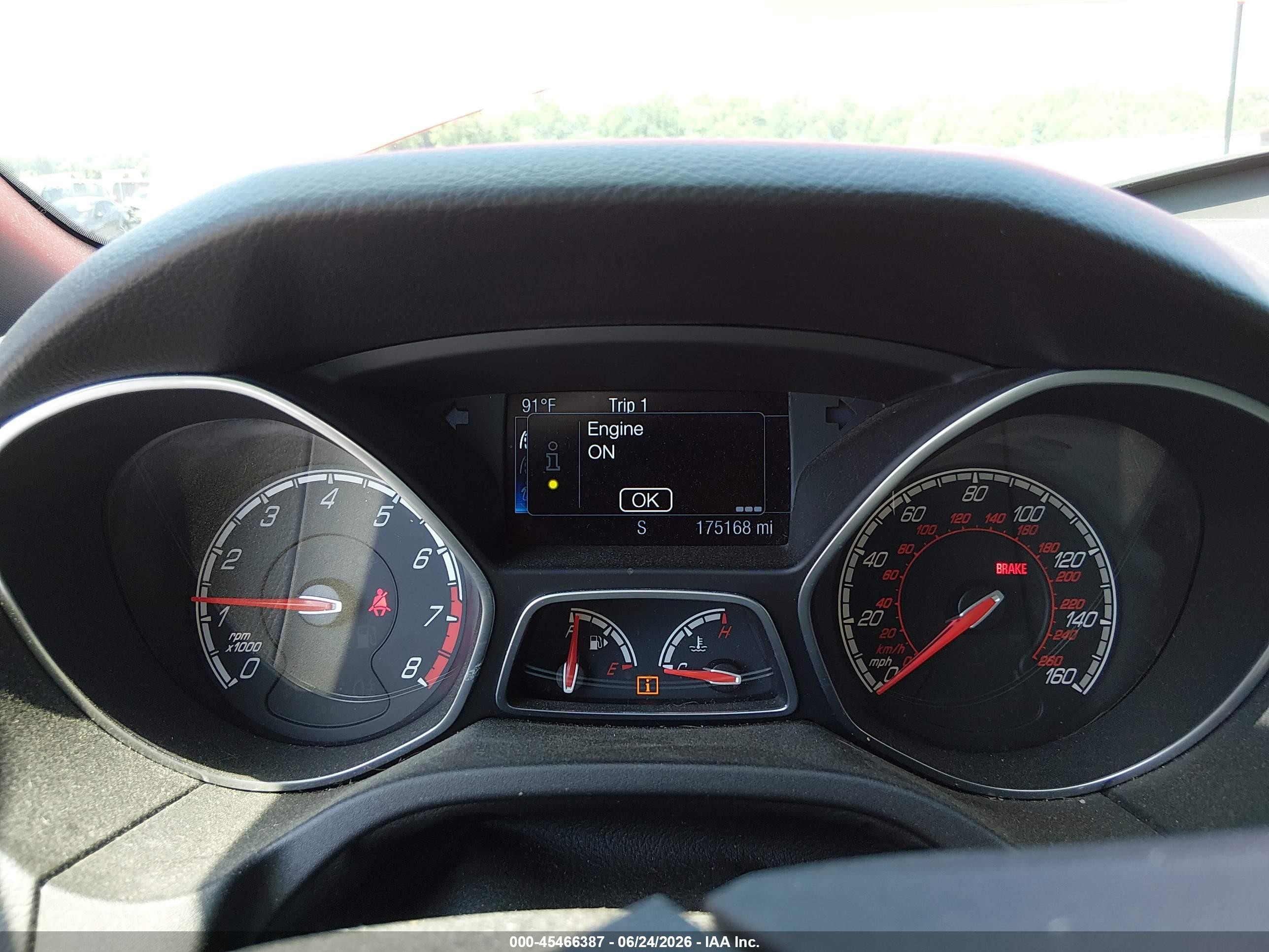 2014 Ford Focus   Red vin: 1FADP3L96EL191749