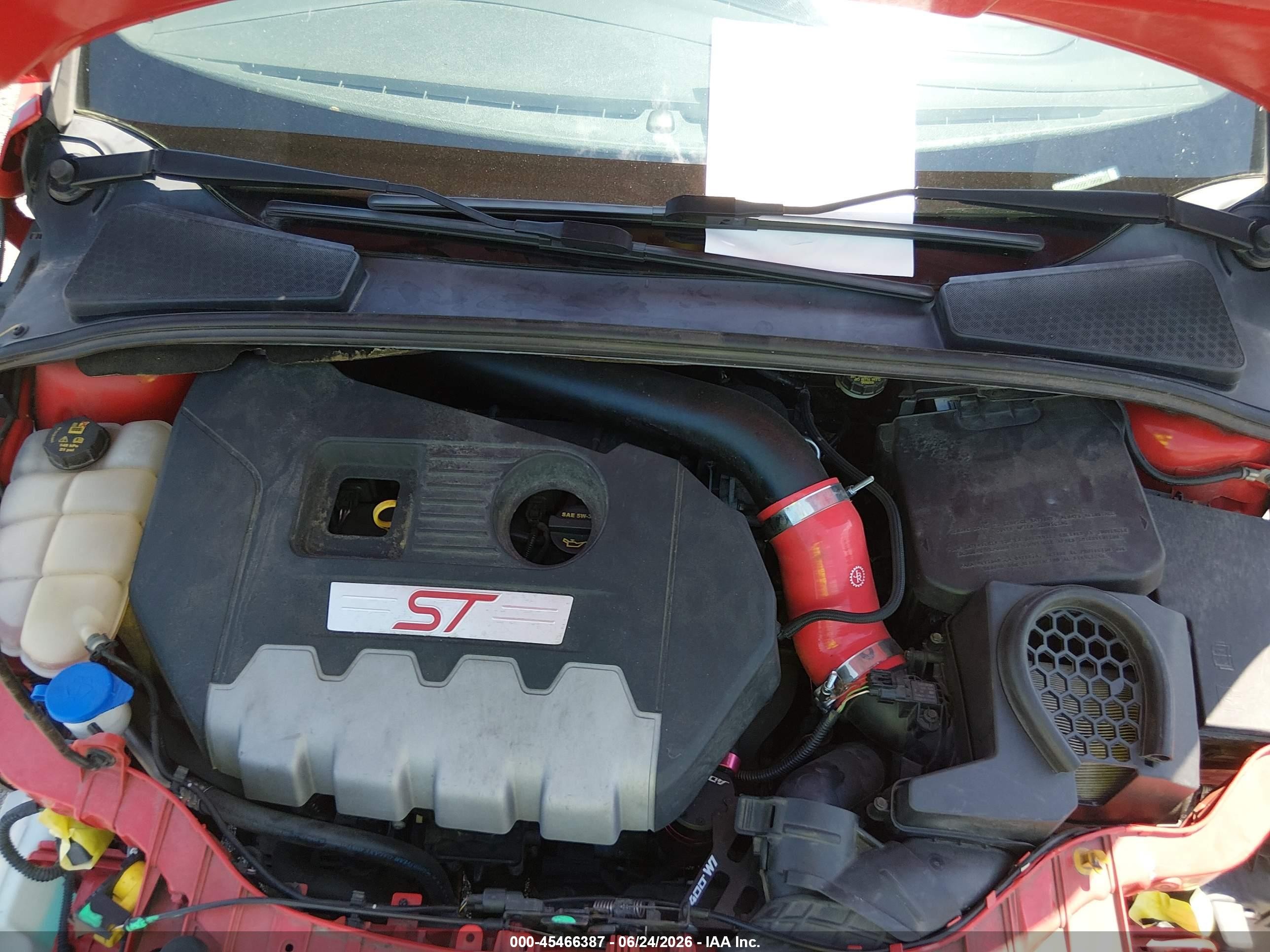 2014 Ford Focus   Red vin: 1FADP3L96EL191749