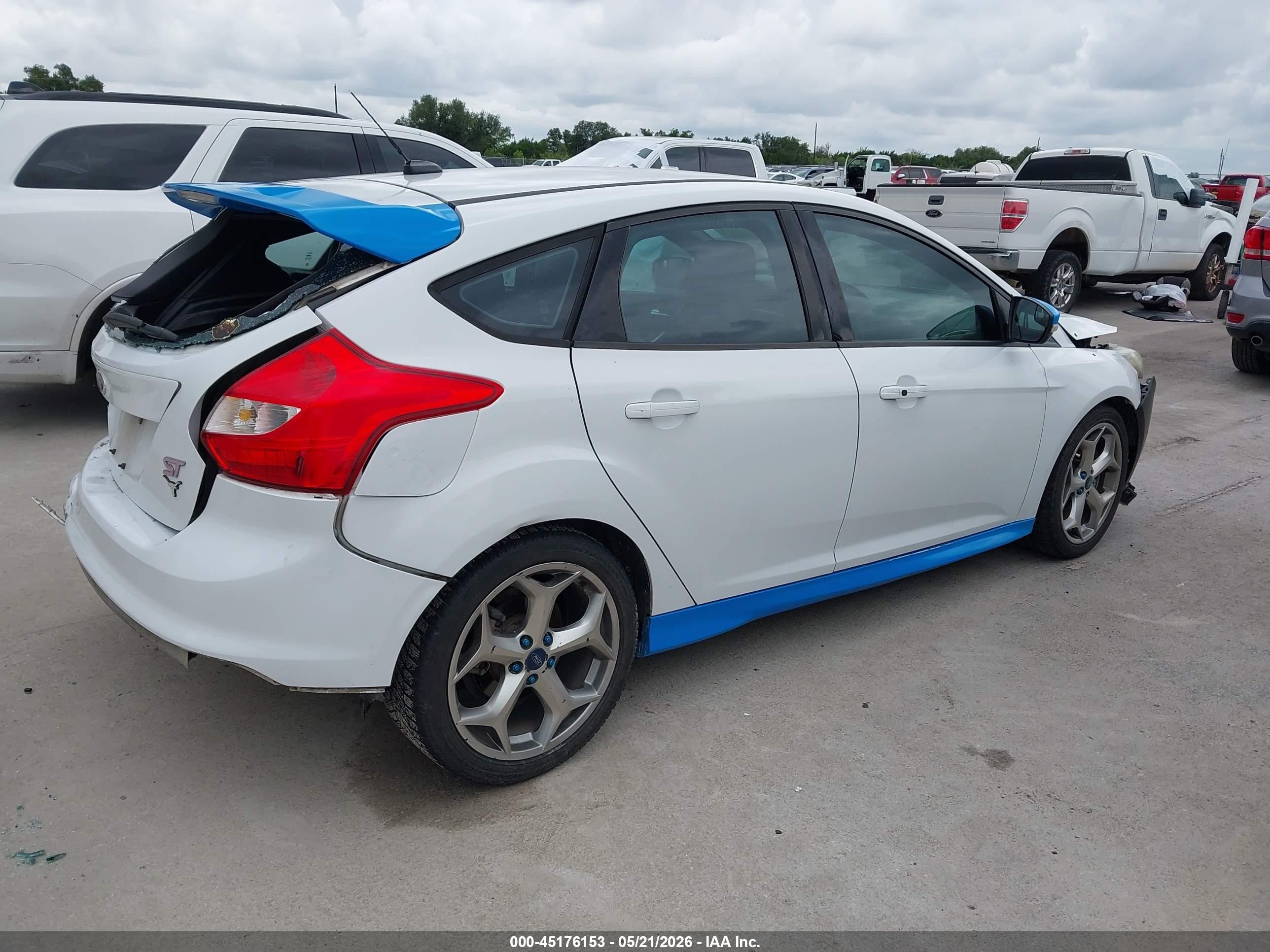 2014 Ford Focus St   White vin: 1FADP3L96EL311050