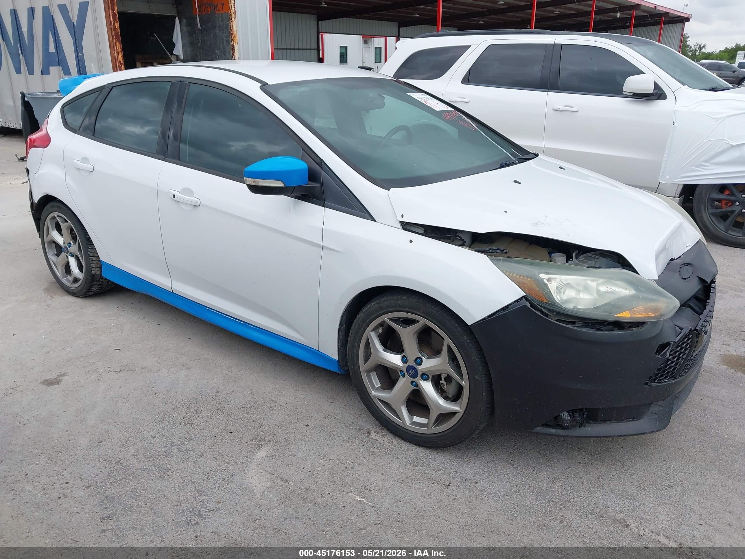 2014 Ford Focus St   White vin: 1FADP3L96EL311050