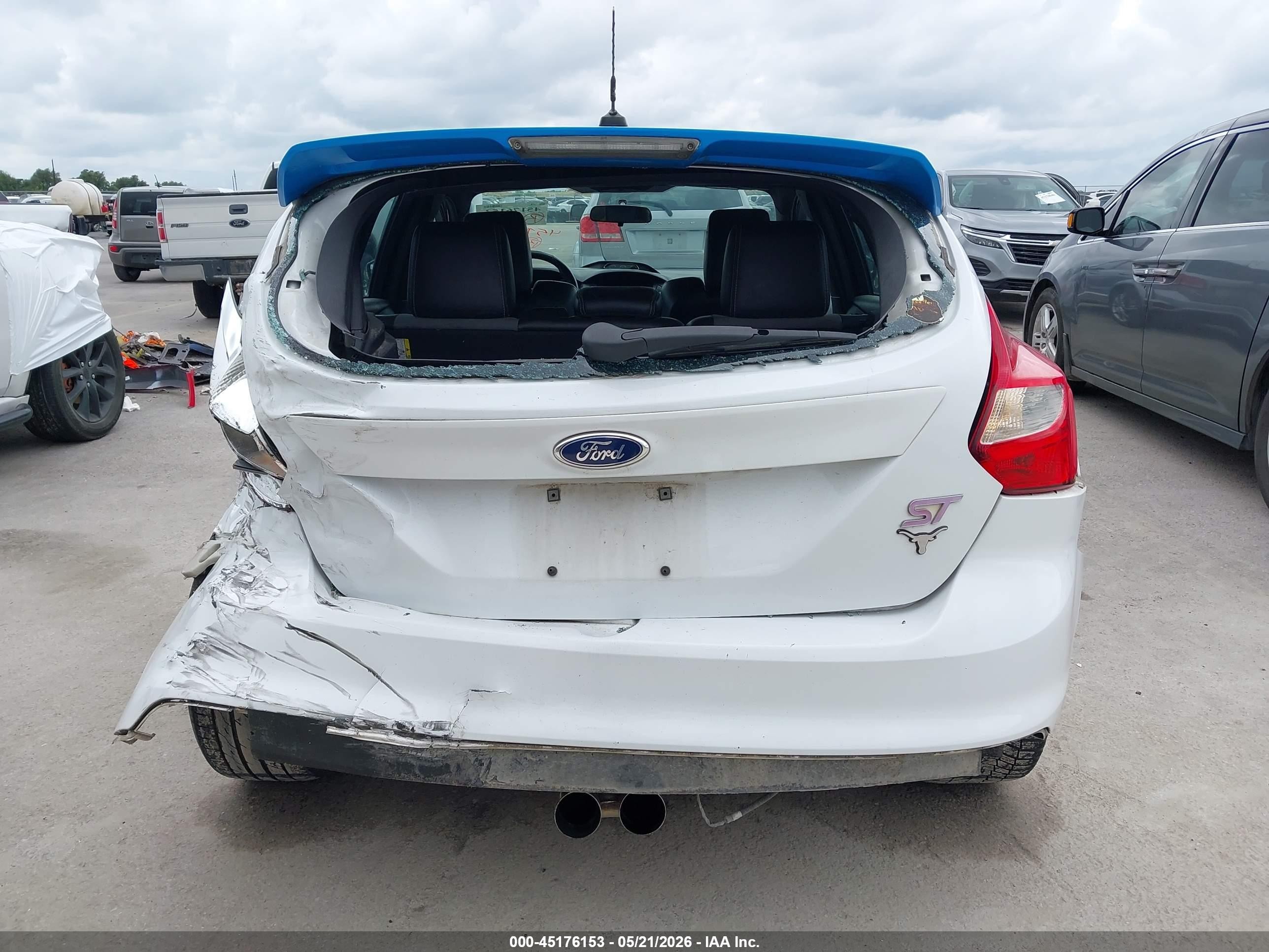 2014 Ford Focus St   White vin: 1FADP3L96EL311050