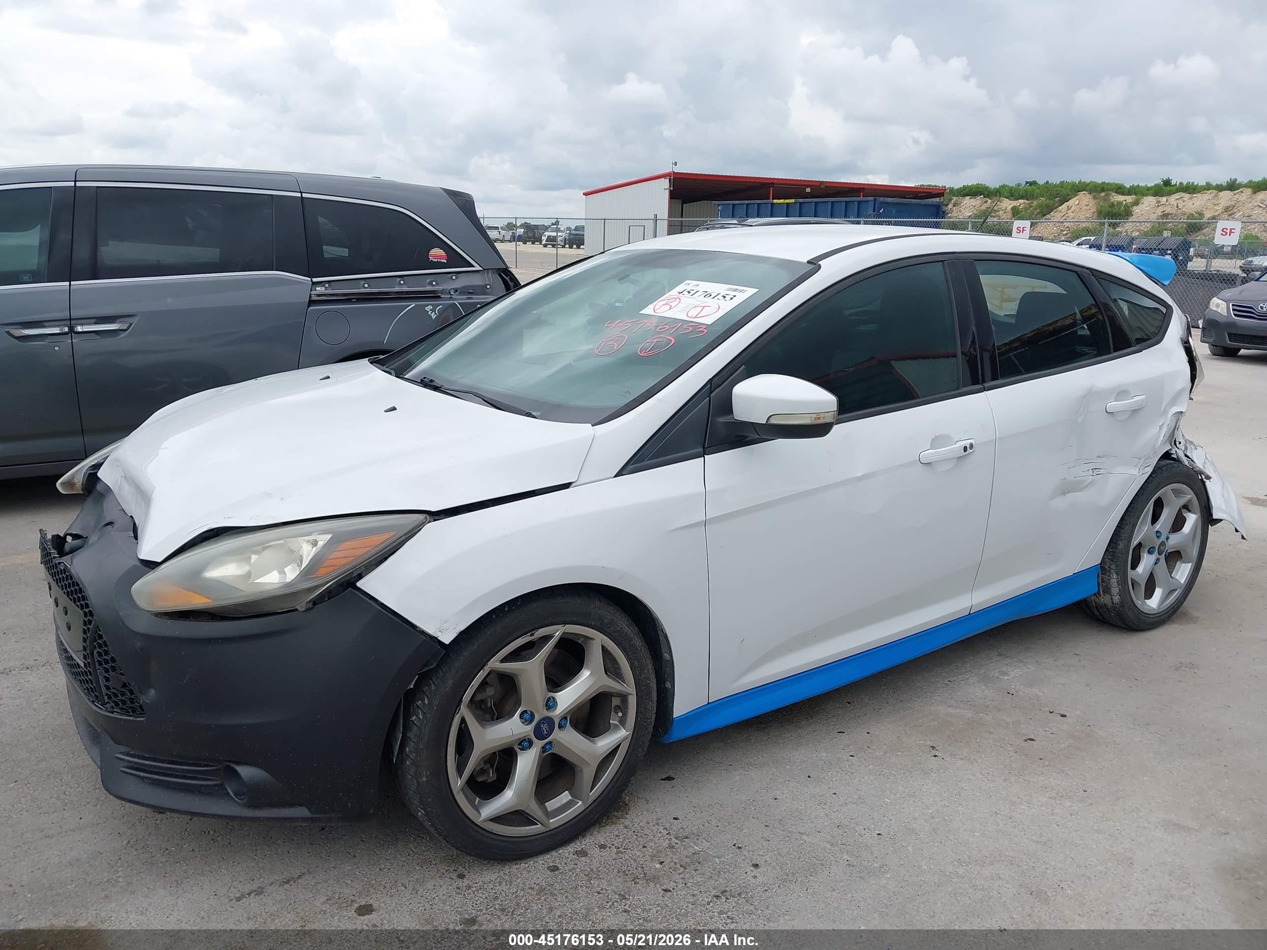 2014 Ford Focus St   White vin: 1FADP3L96EL311050