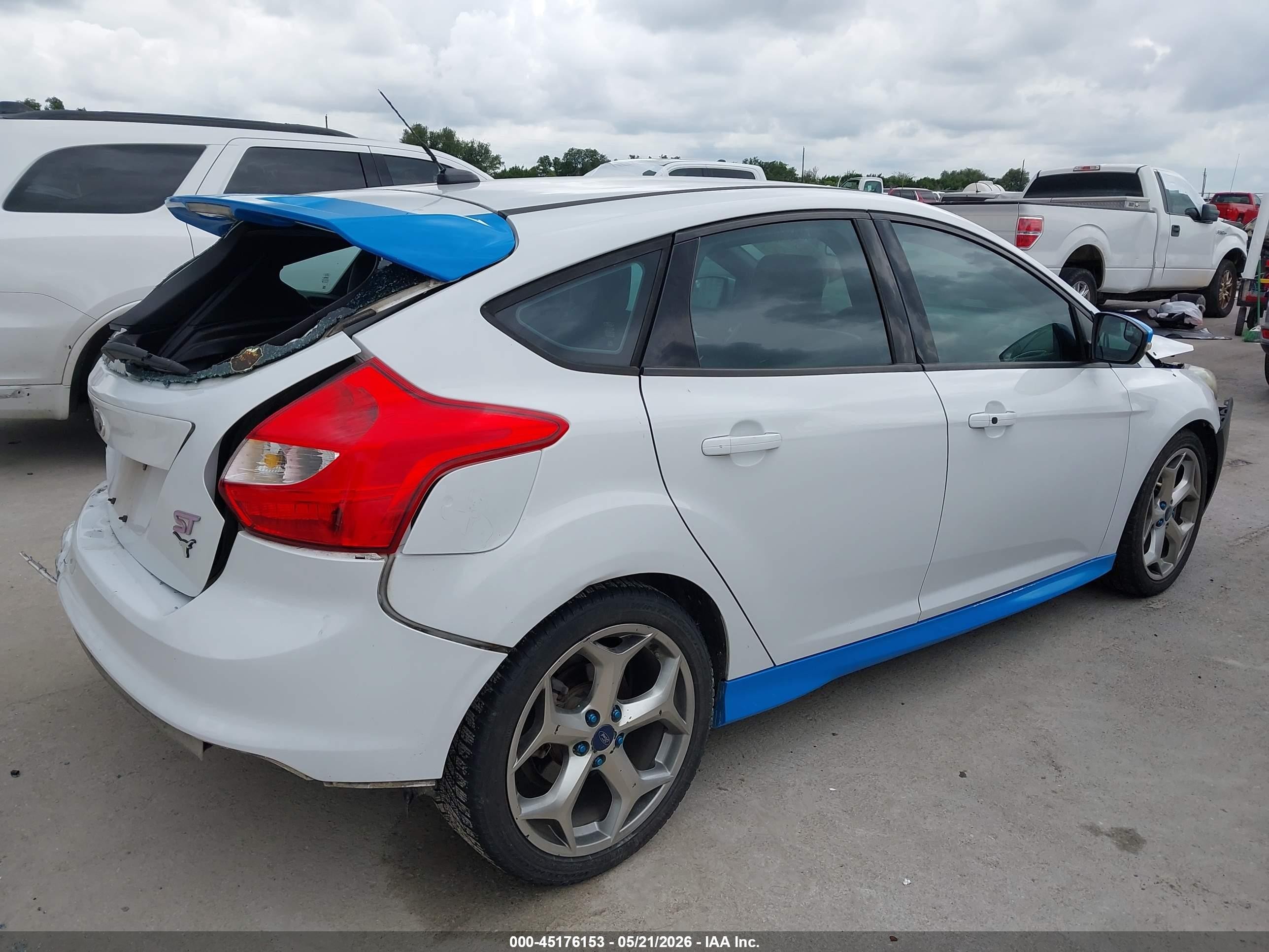 2014 Ford Focus St   White vin: 1FADP3L96EL311050
