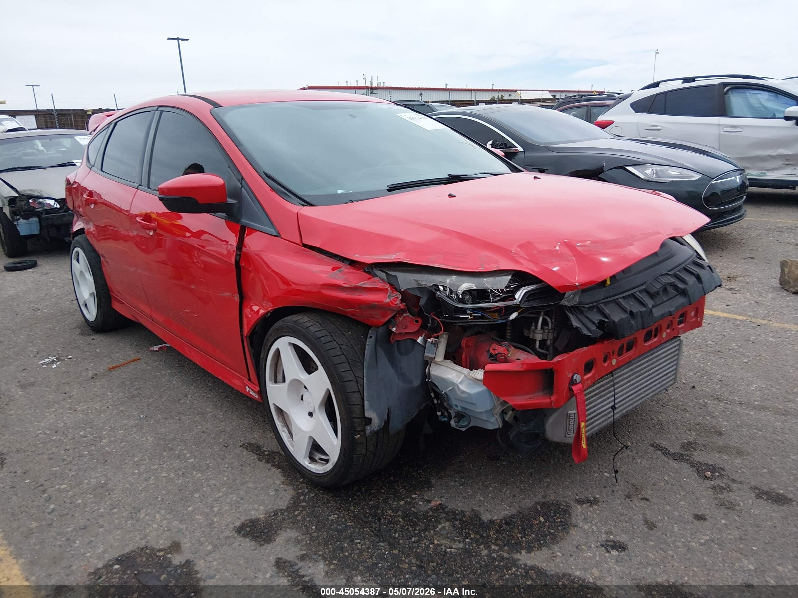 2013 Ford Focus St   Red vin: 1FADP3L97DL334626