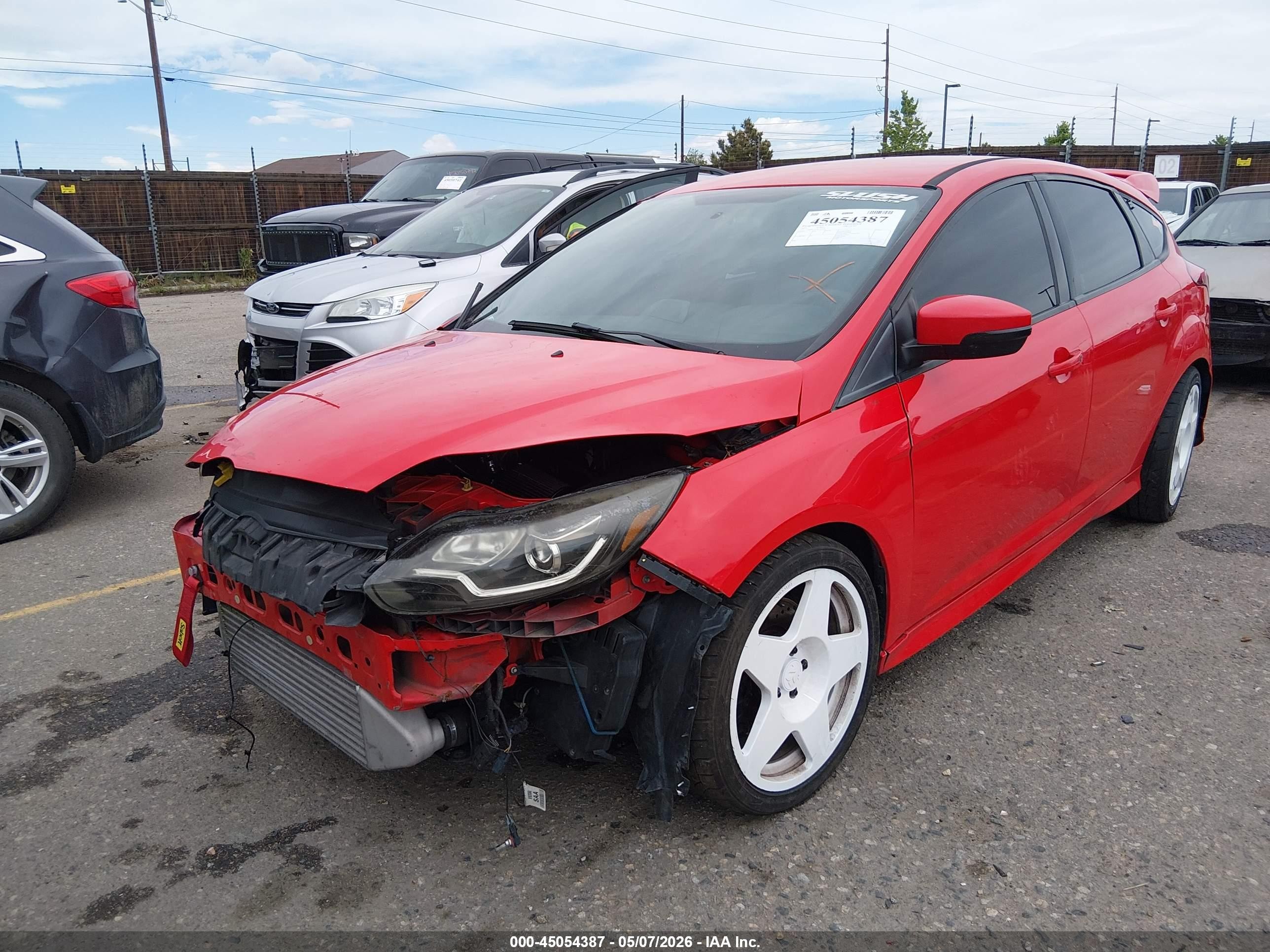 2013 Ford Focus St   Red vin: 1FADP3L97DL334626