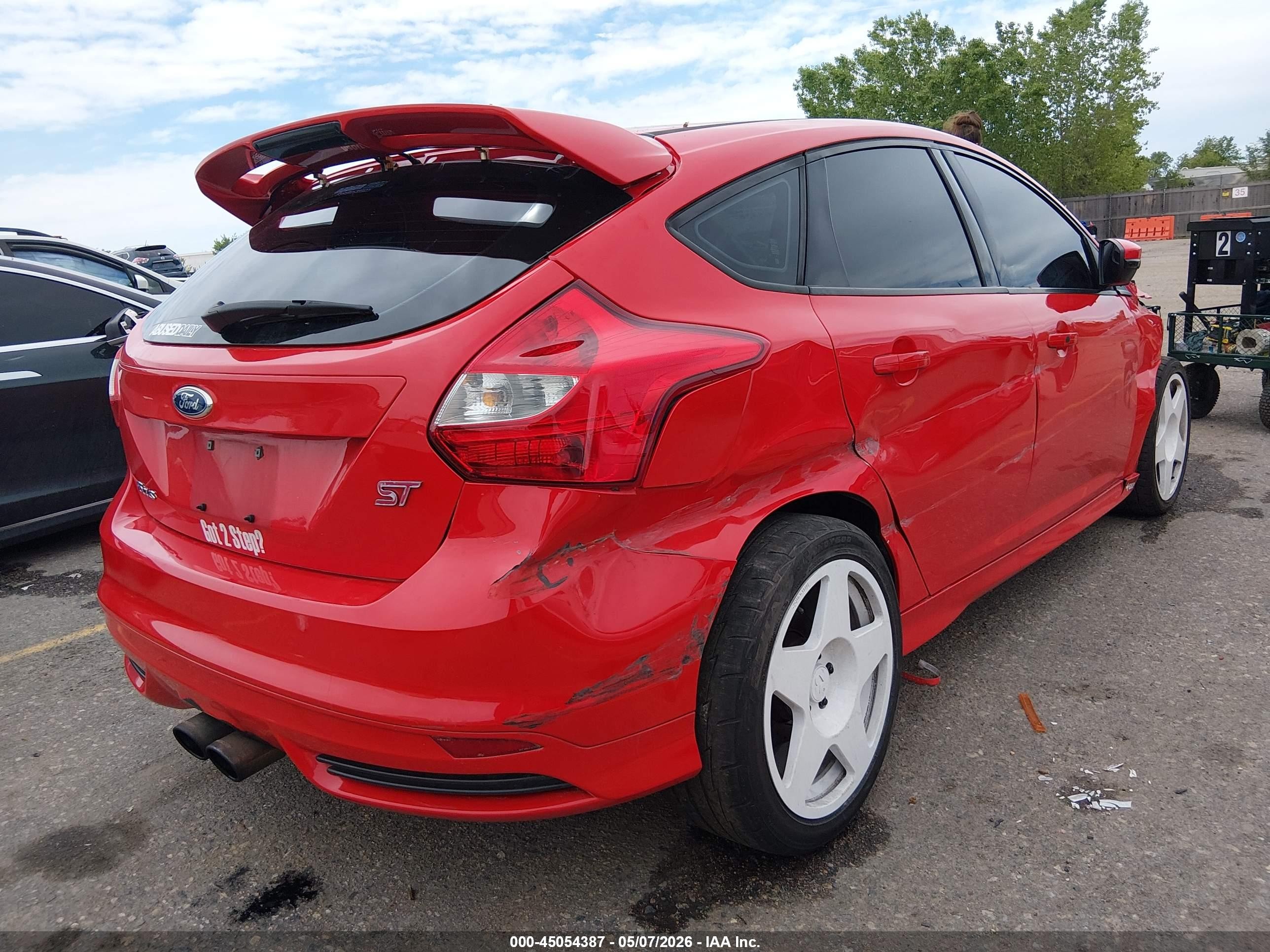 2013 Ford Focus St   Red vin: 1FADP3L97DL334626
