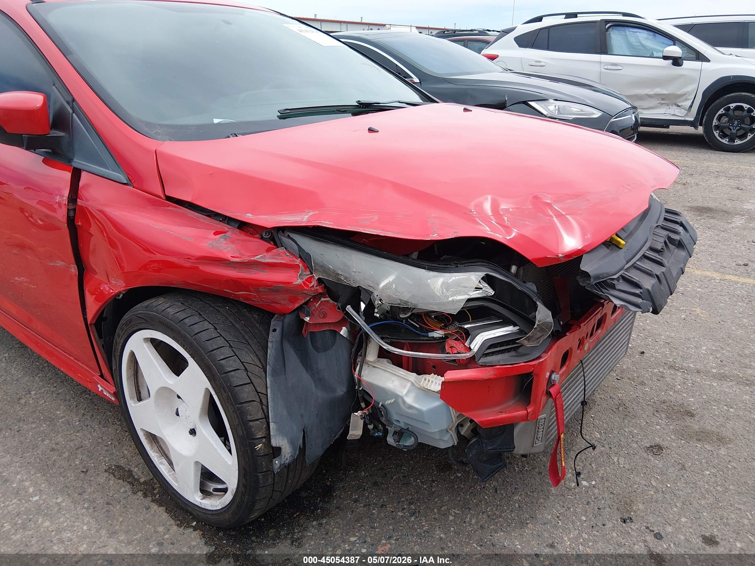 2013 Ford Focus St   Red vin: 1FADP3L97DL334626