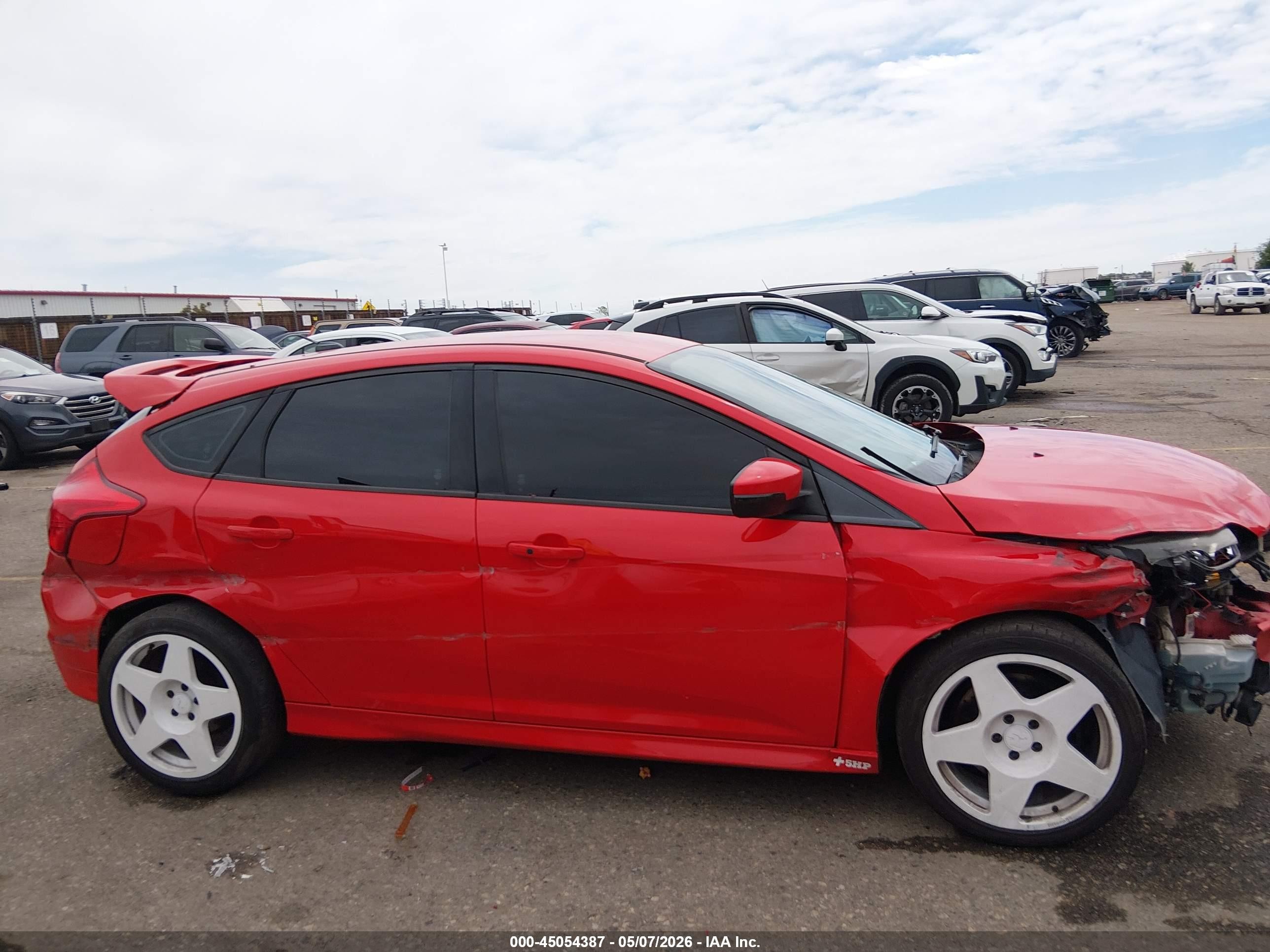 2013 Ford Focus St   Red vin: 1FADP3L97DL334626