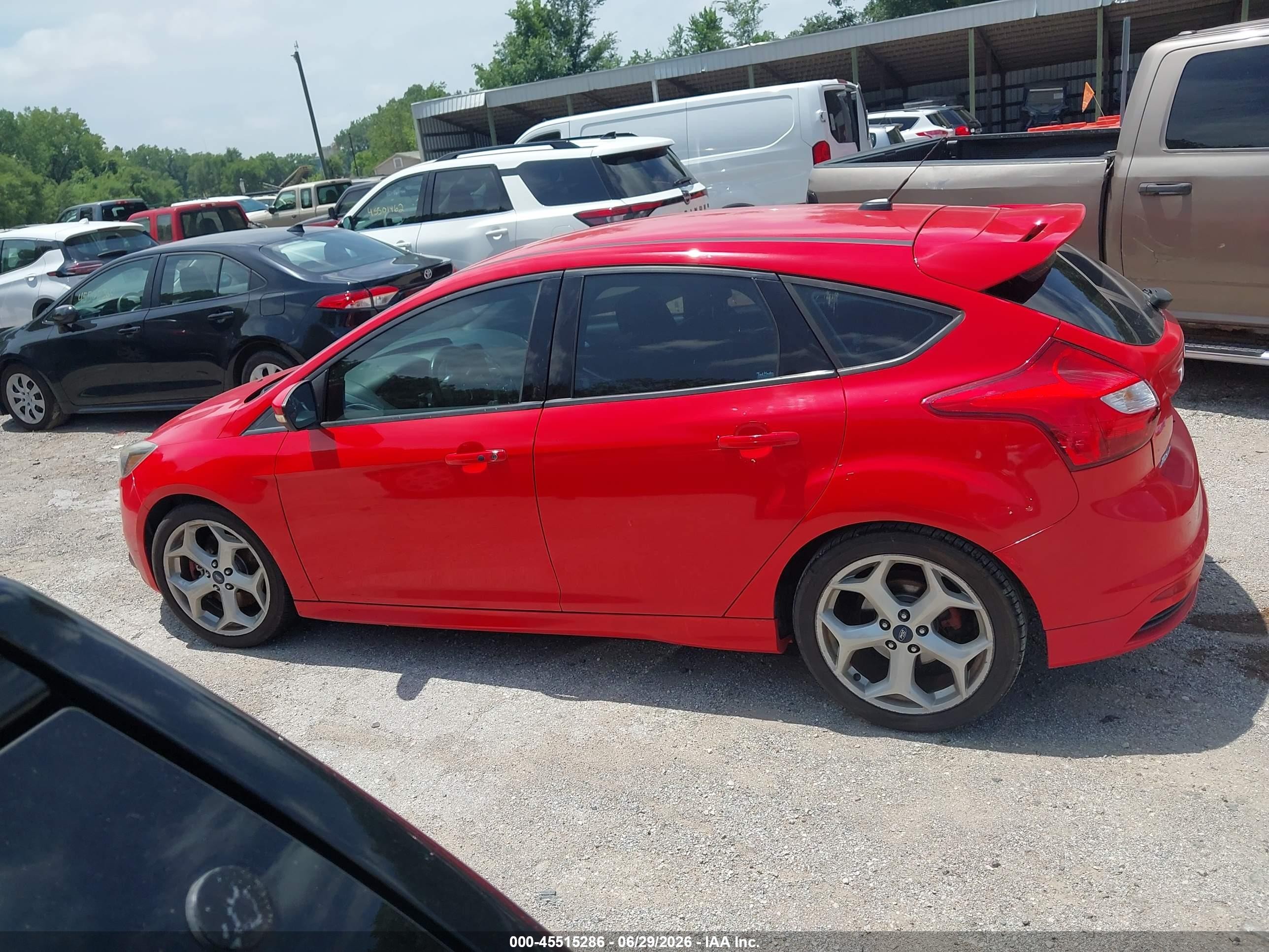2014 Ford Focus St   Red vin: 1FADP3L97EL184342