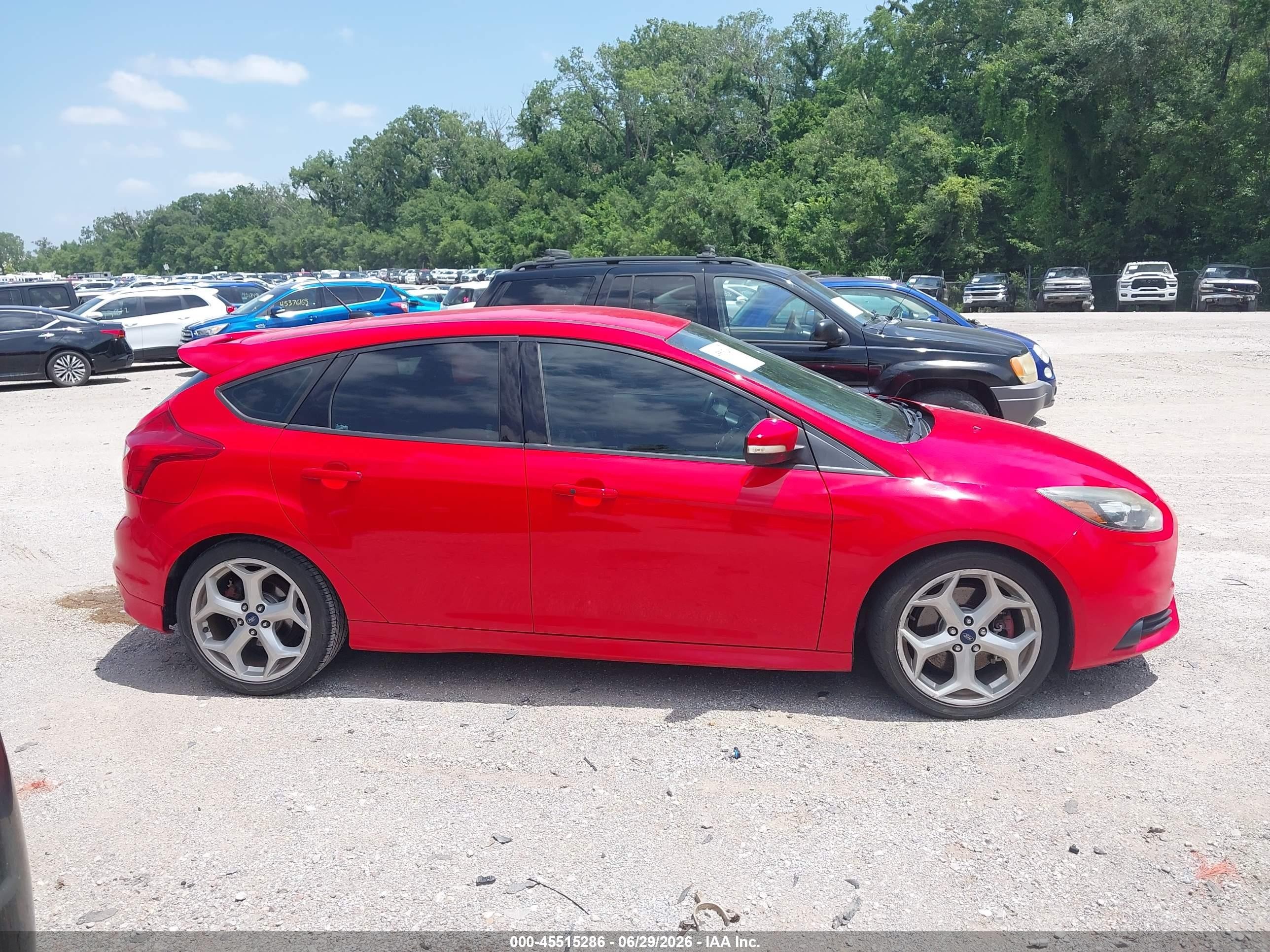 2014 Ford Focus St   Red vin: 1FADP3L97EL184342