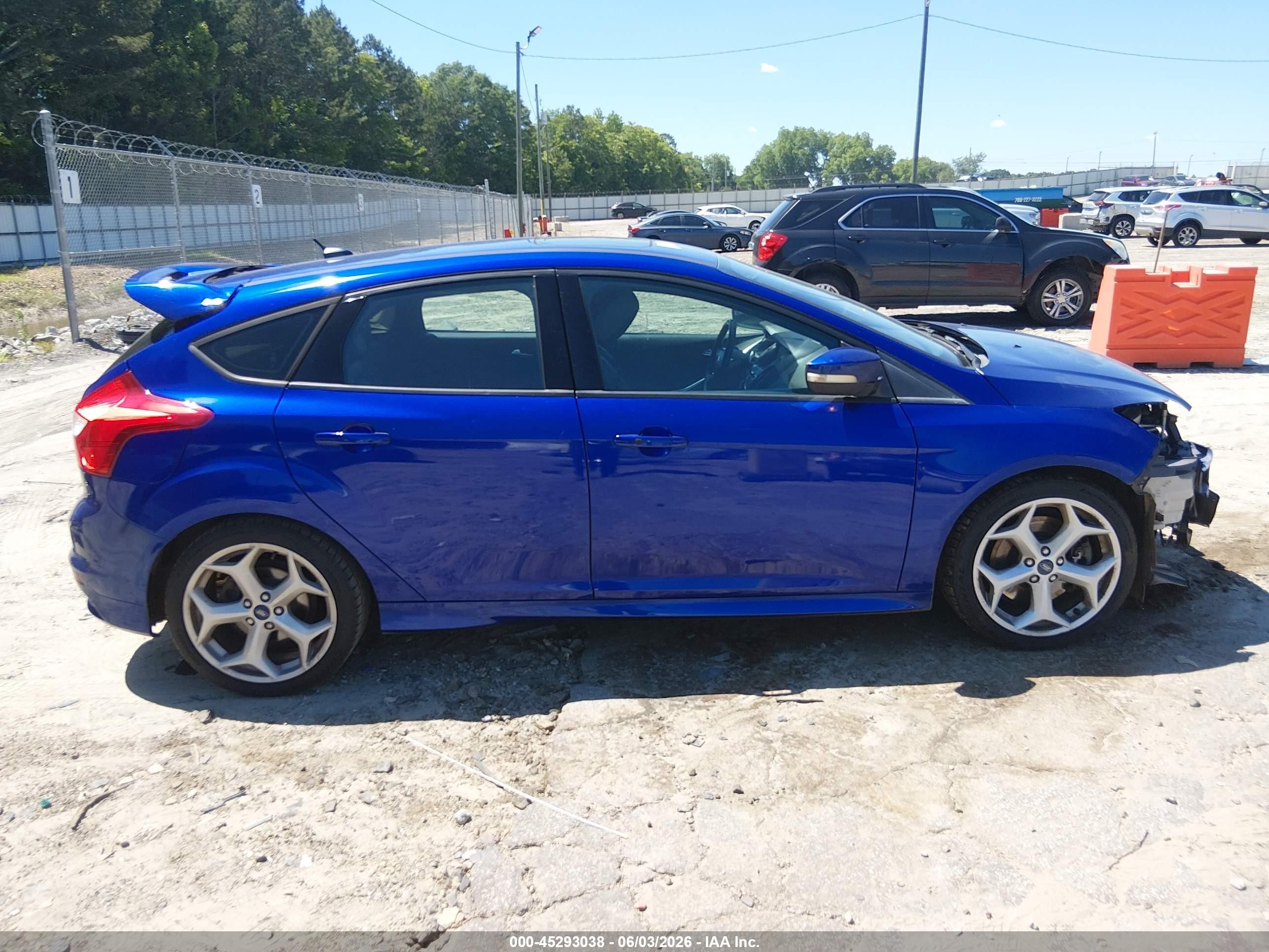 2014 Ford Focus St   Blue vin: 1FADP3L97EL426353