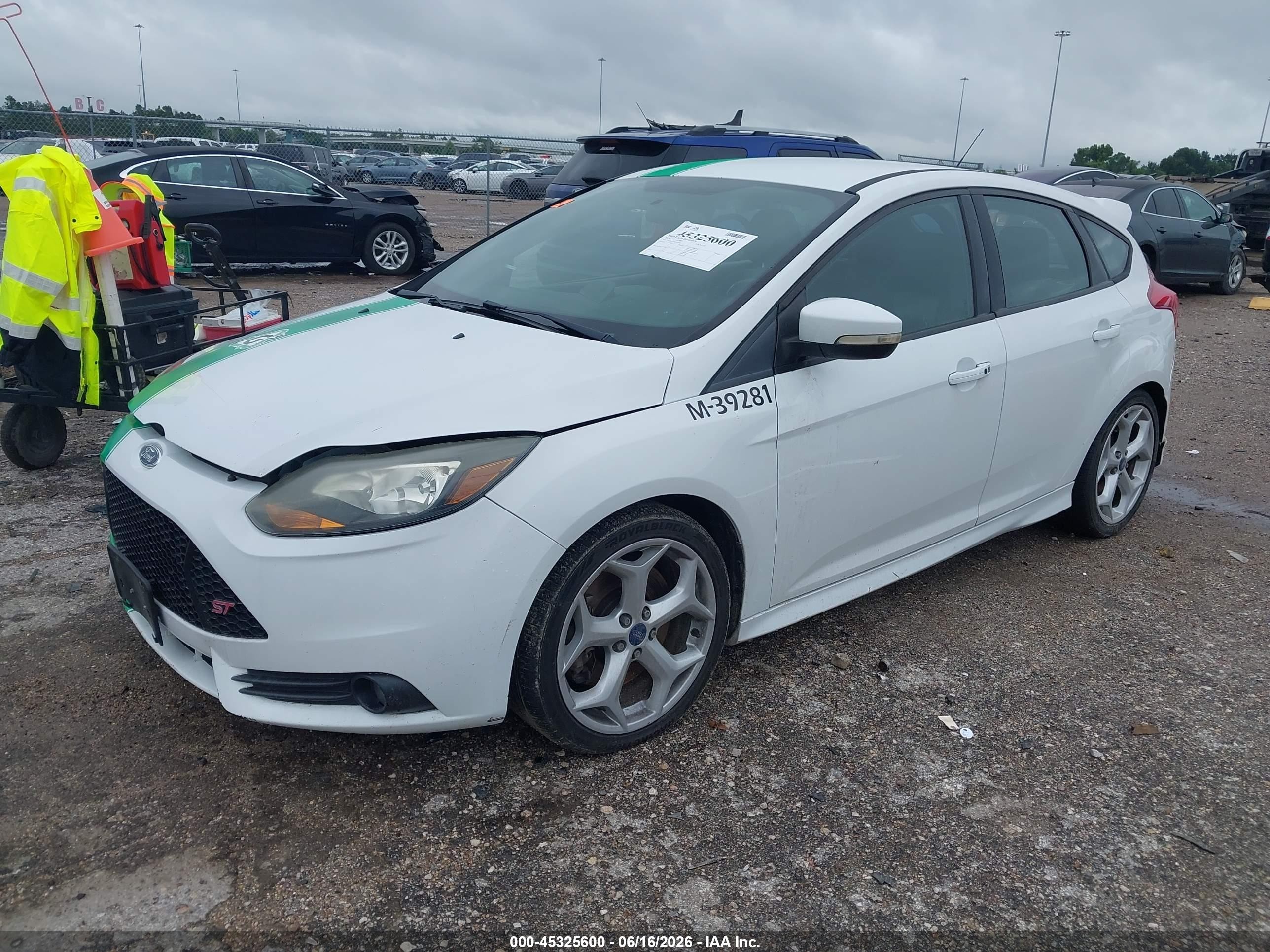2014 Ford Focus St   Белый vin: 1FADP3L97EL430001