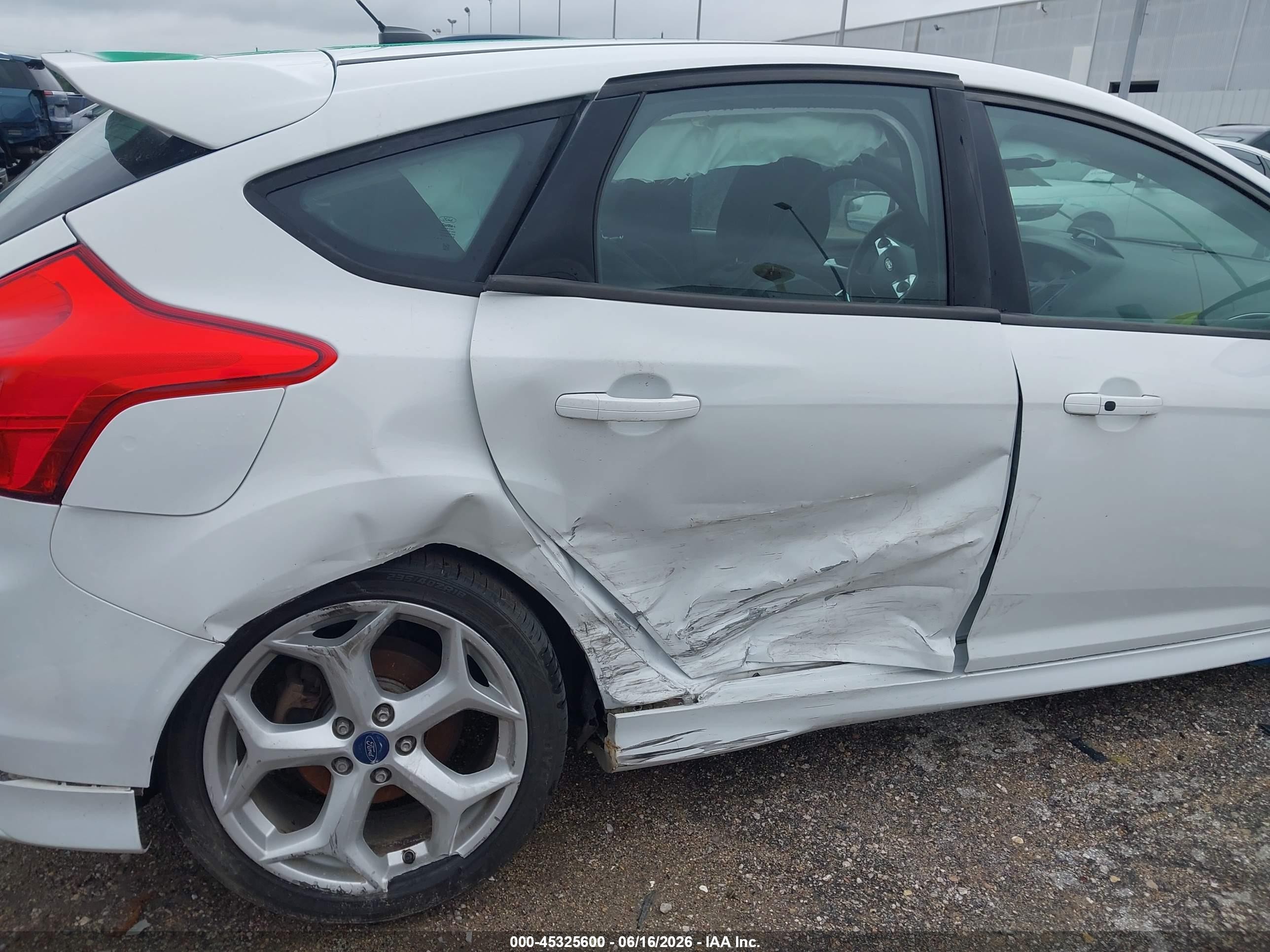 2014 Ford Focus St   Белый vin: 1FADP3L97EL430001