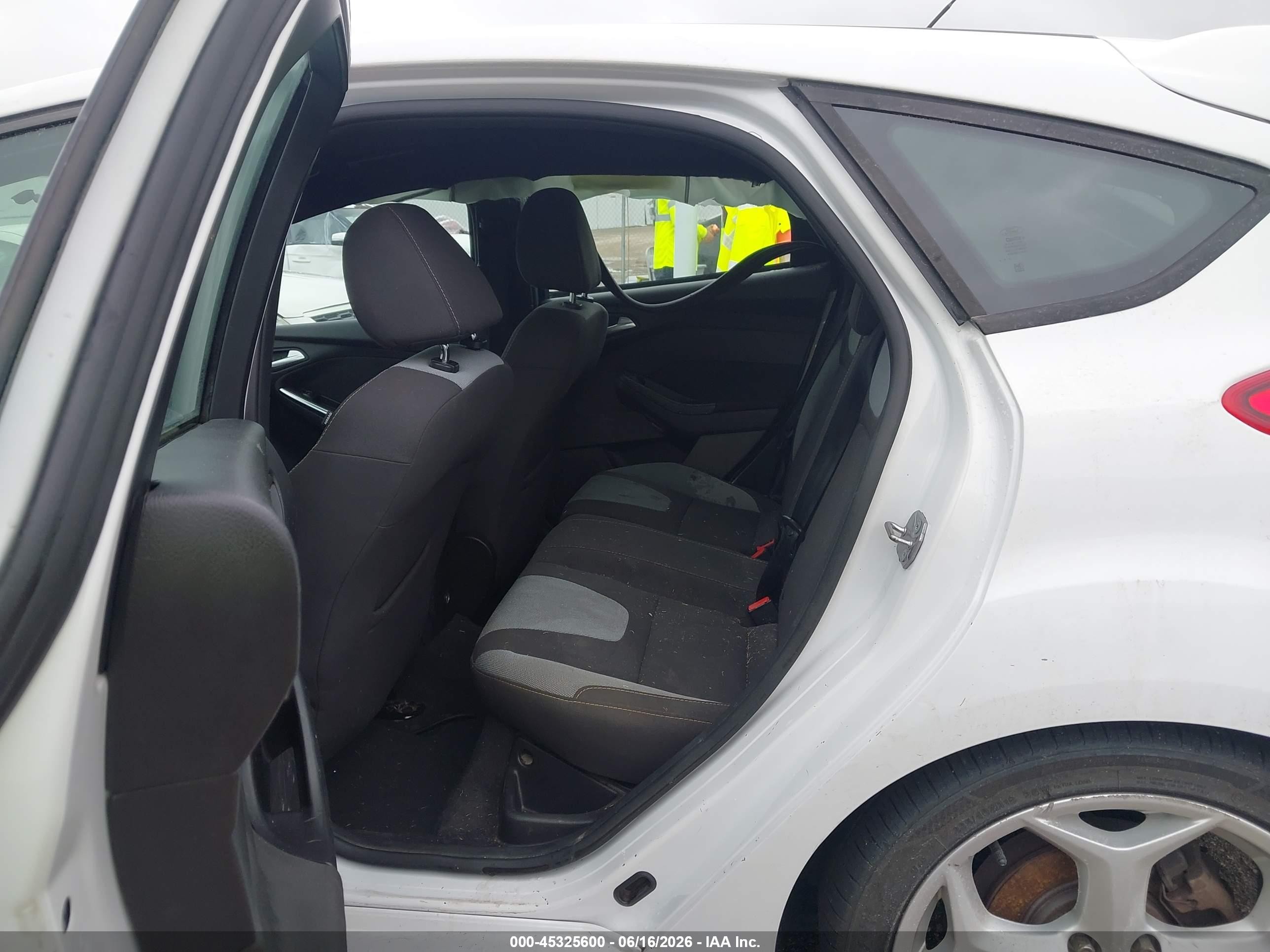 2014 Ford Focus St   Белый vin: 1FADP3L97EL430001