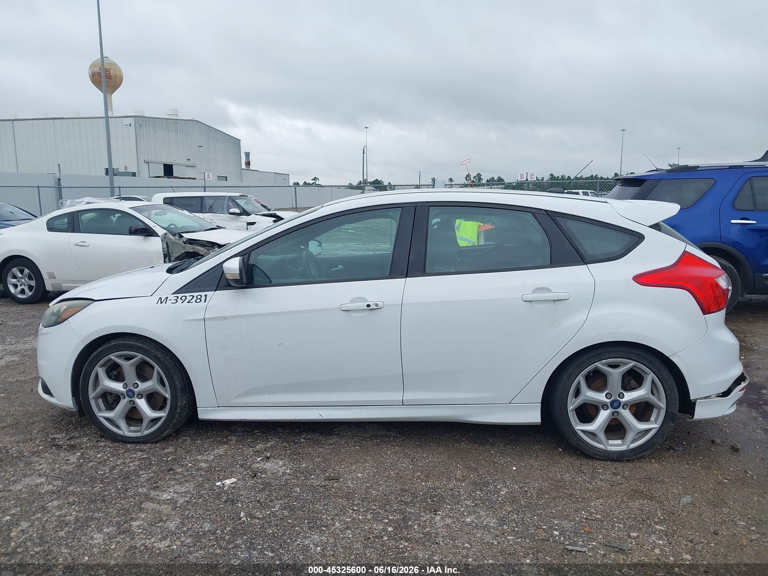 2014 Ford Focus St   Белый vin: 1FADP3L97EL430001