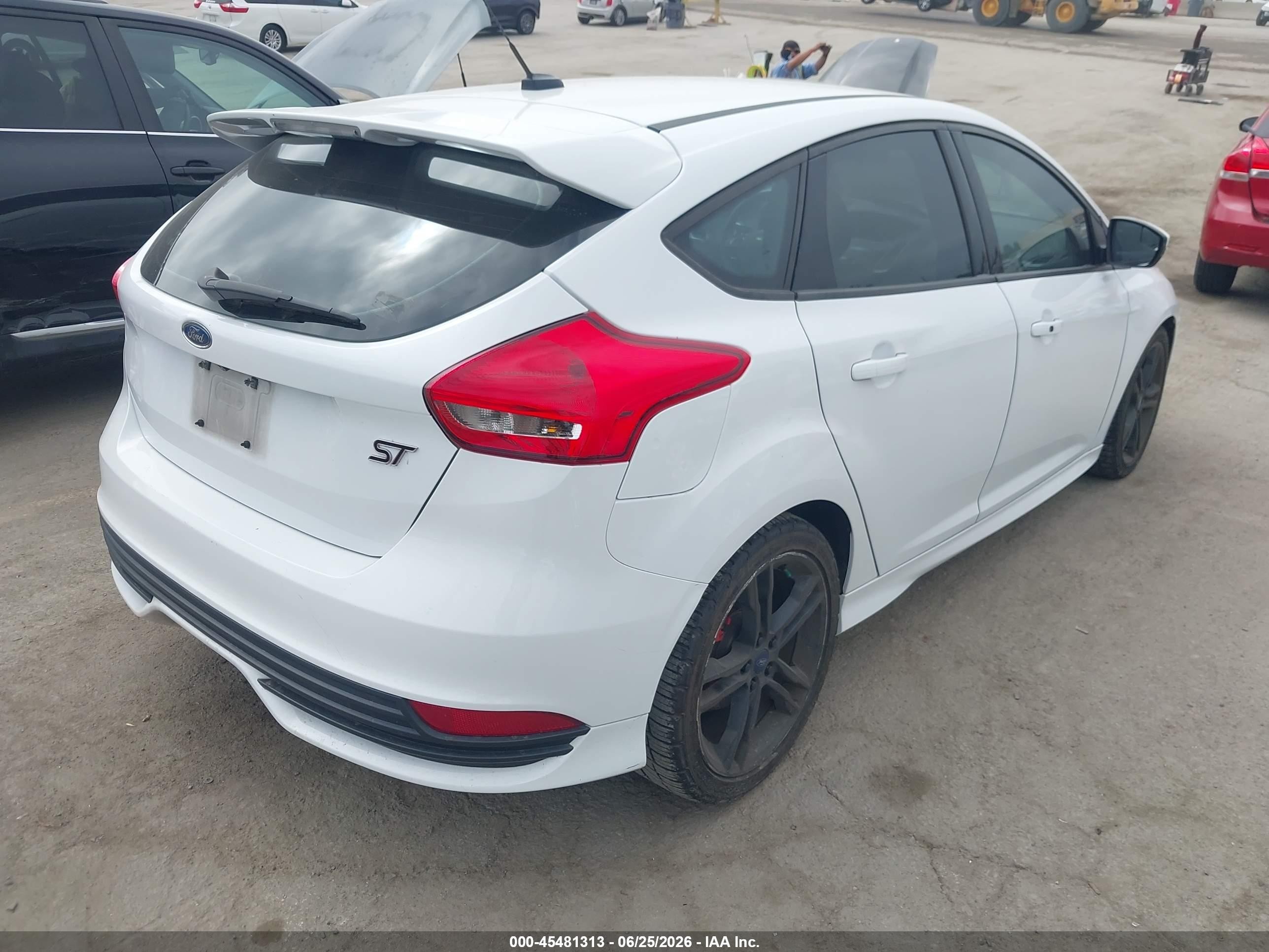 2015 Ford Focus St   White vin: 1FADP3L97FL369816
