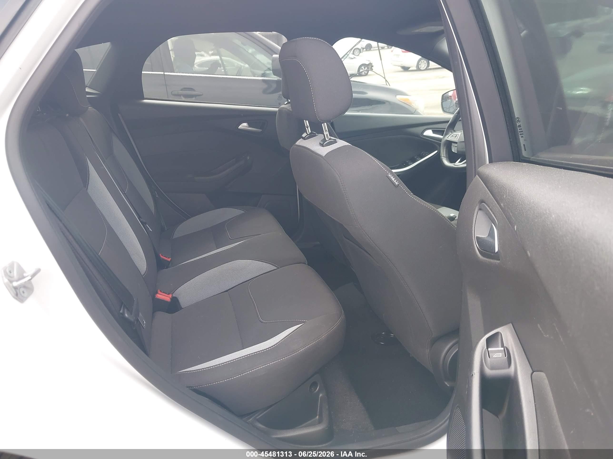 2015 Ford Focus St   White vin: 1FADP3L97FL369816