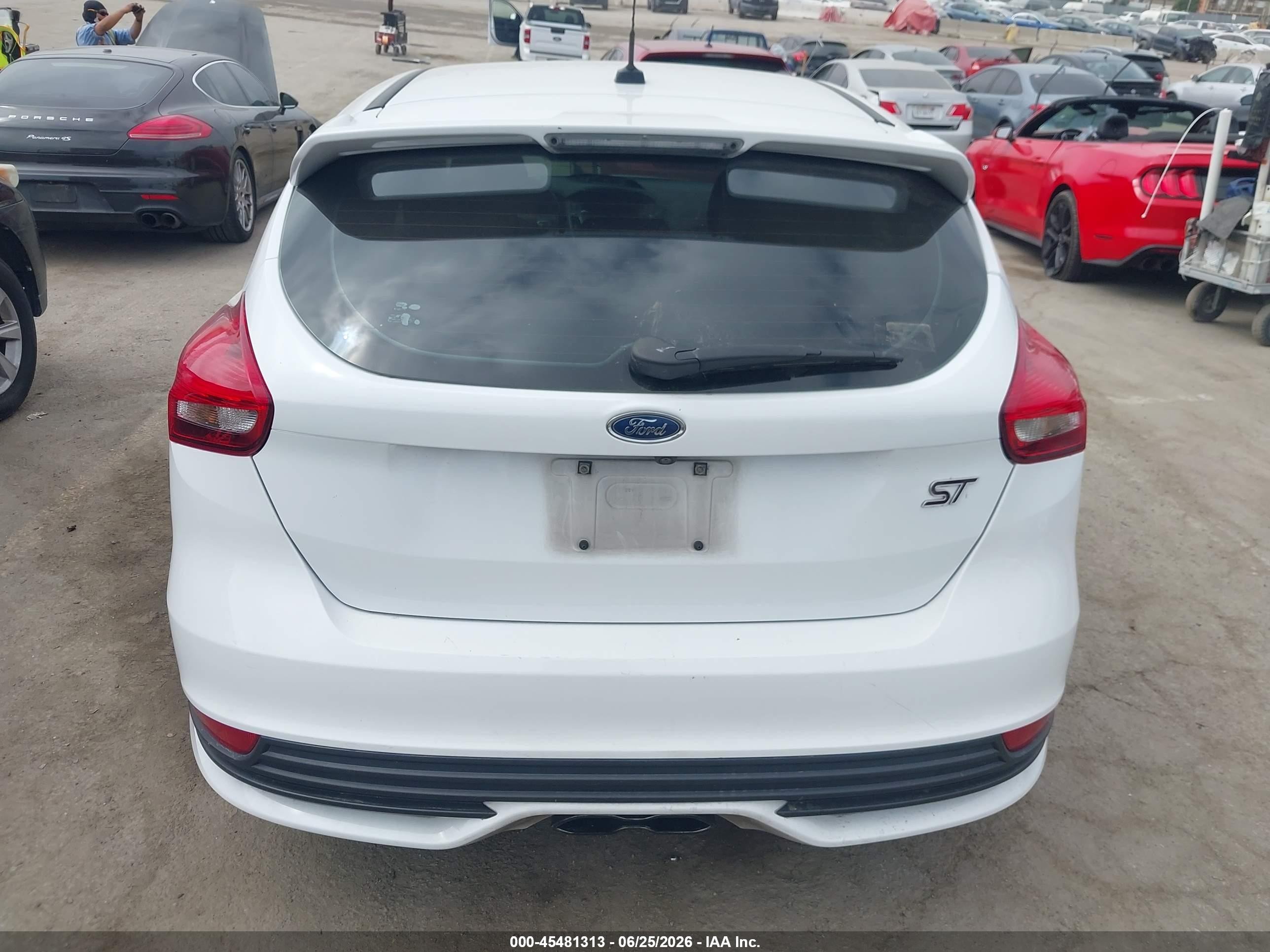 2015 Ford Focus St   White vin: 1FADP3L97FL369816