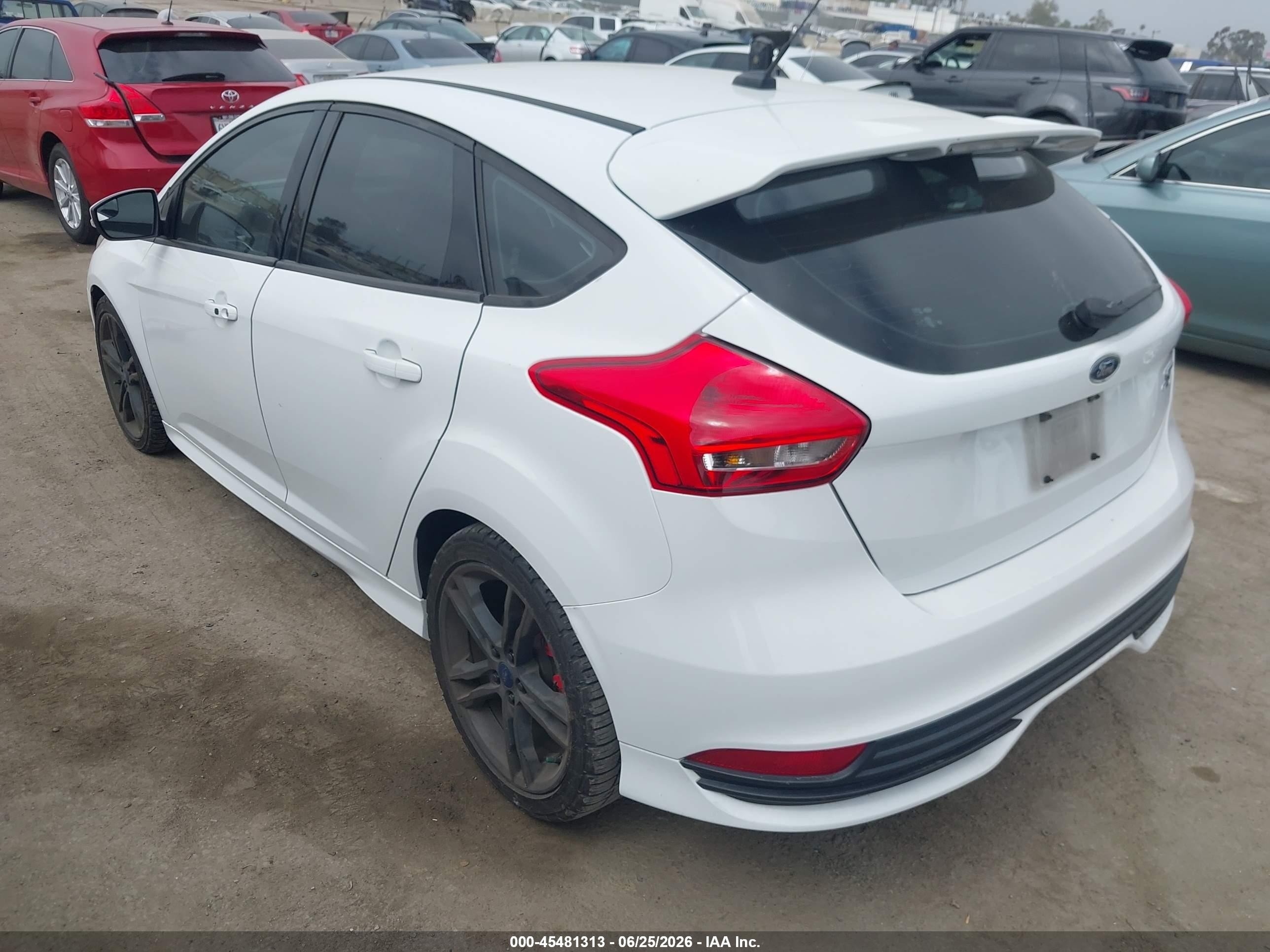 2015 Ford Focus St   White vin: 1FADP3L97FL369816