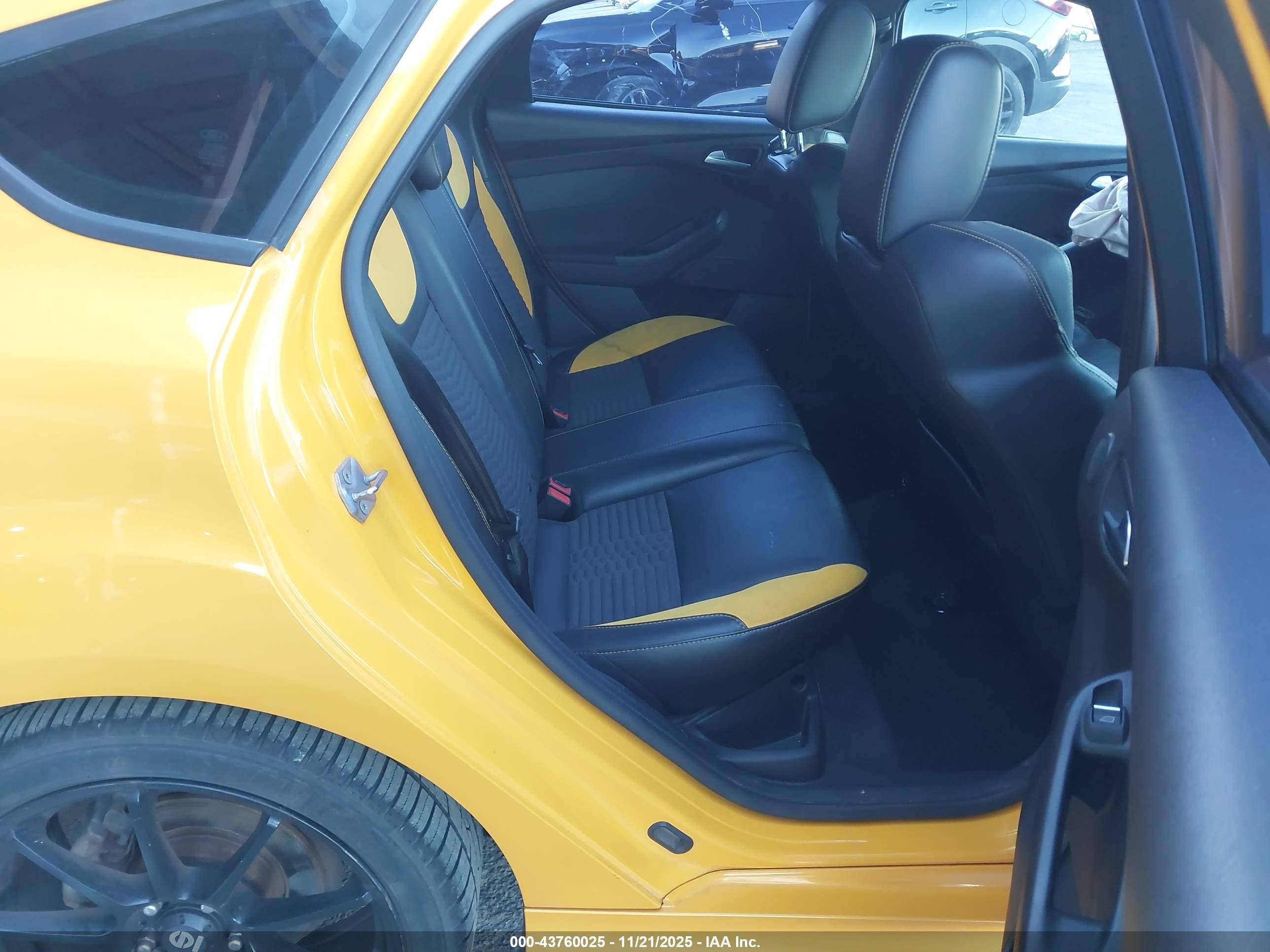 2013 Ford Focus St   Yellow vin: 1FADP3L98DL164325
