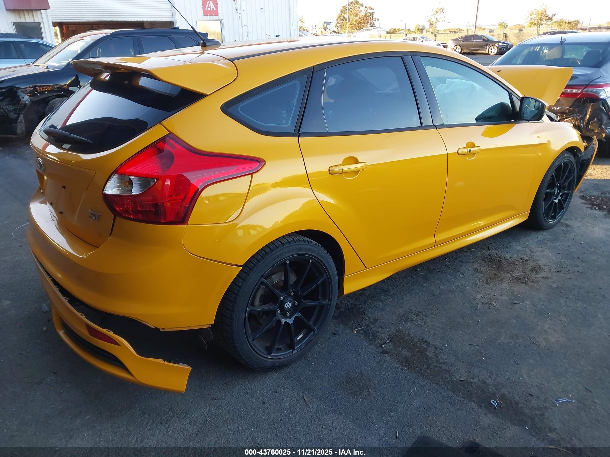 2013 Ford Focus St   Yellow vin: 1FADP3L98DL164325