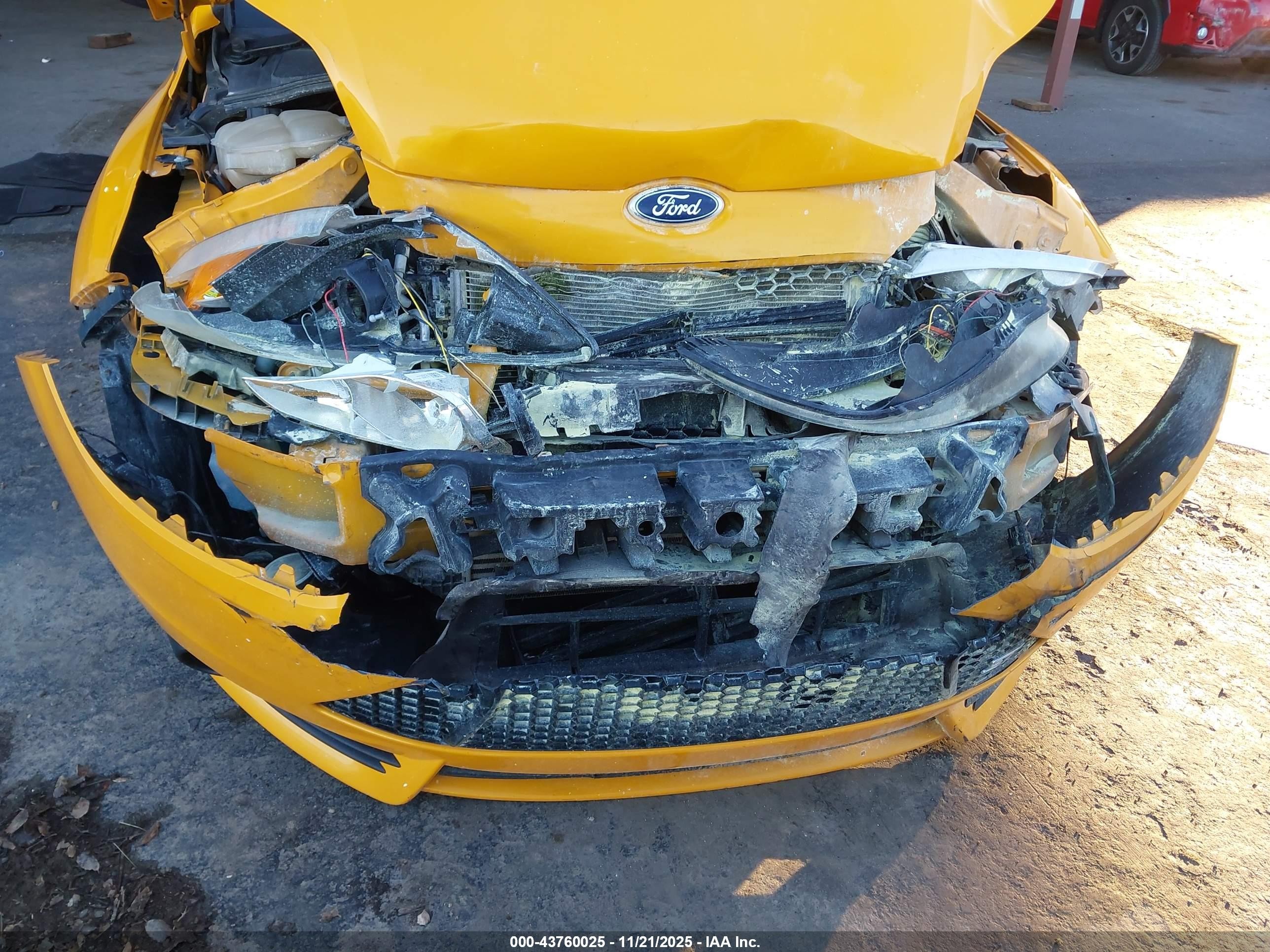 2013 Ford Focus St   Yellow vin: 1FADP3L98DL164325