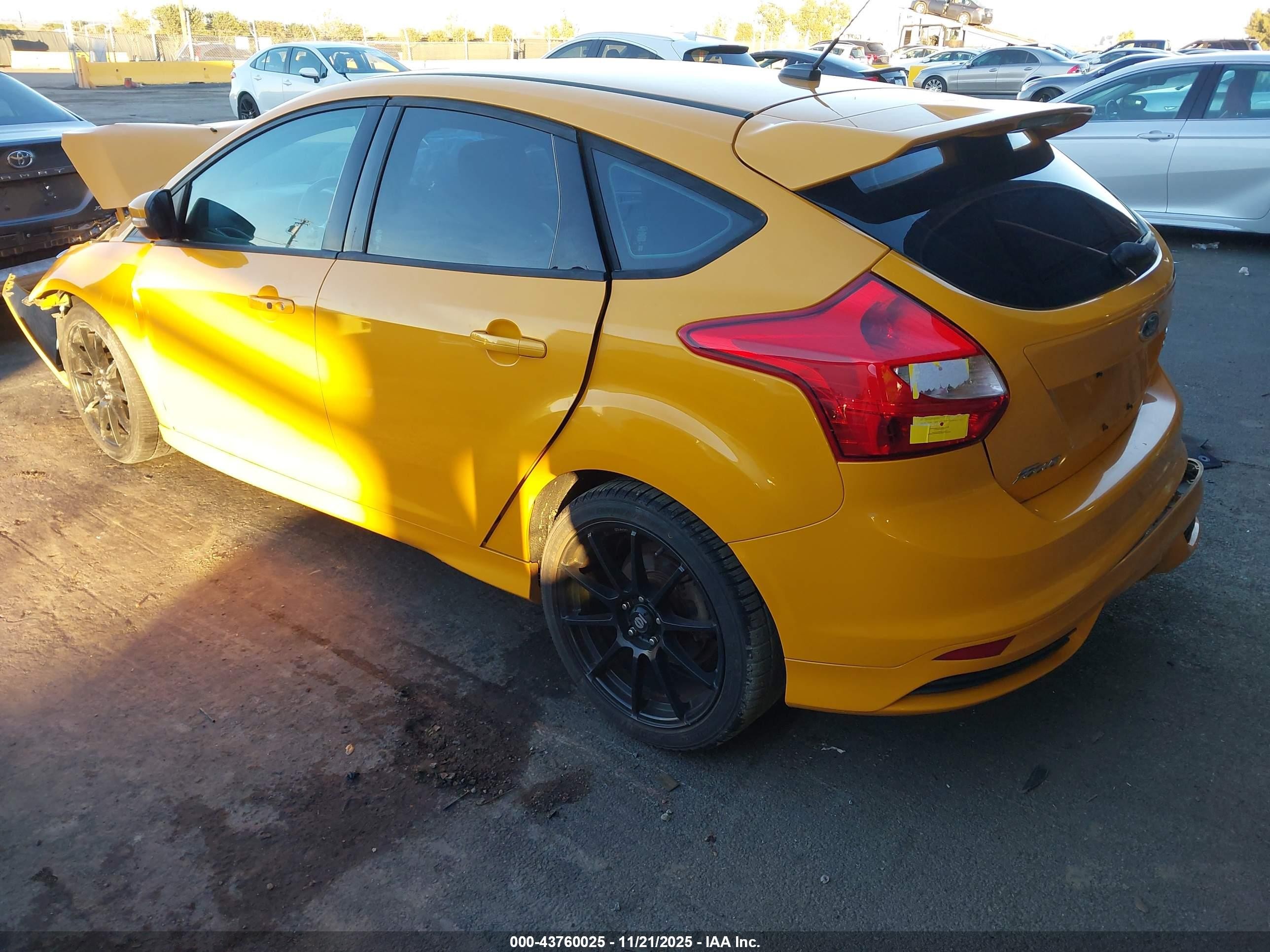 2013 Ford Focus St   Yellow vin: 1FADP3L98DL164325