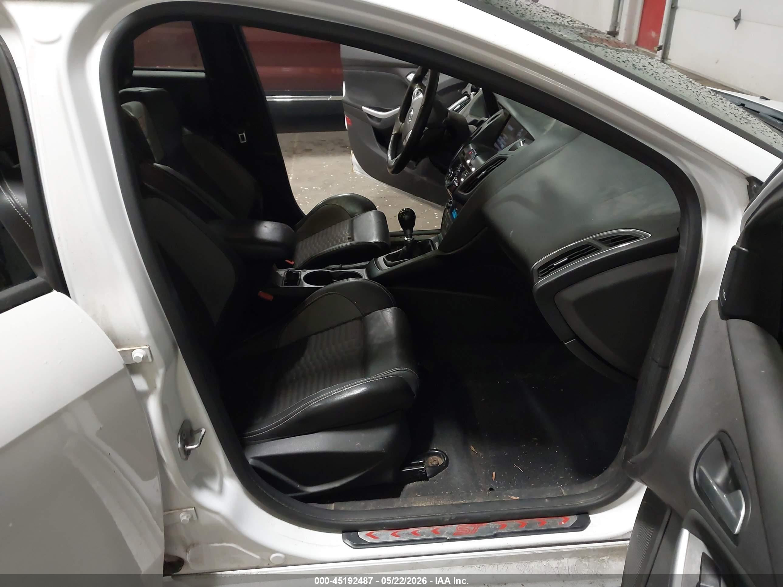 2013 Ford Focus St   White vin: 1FADP3L98DL170352