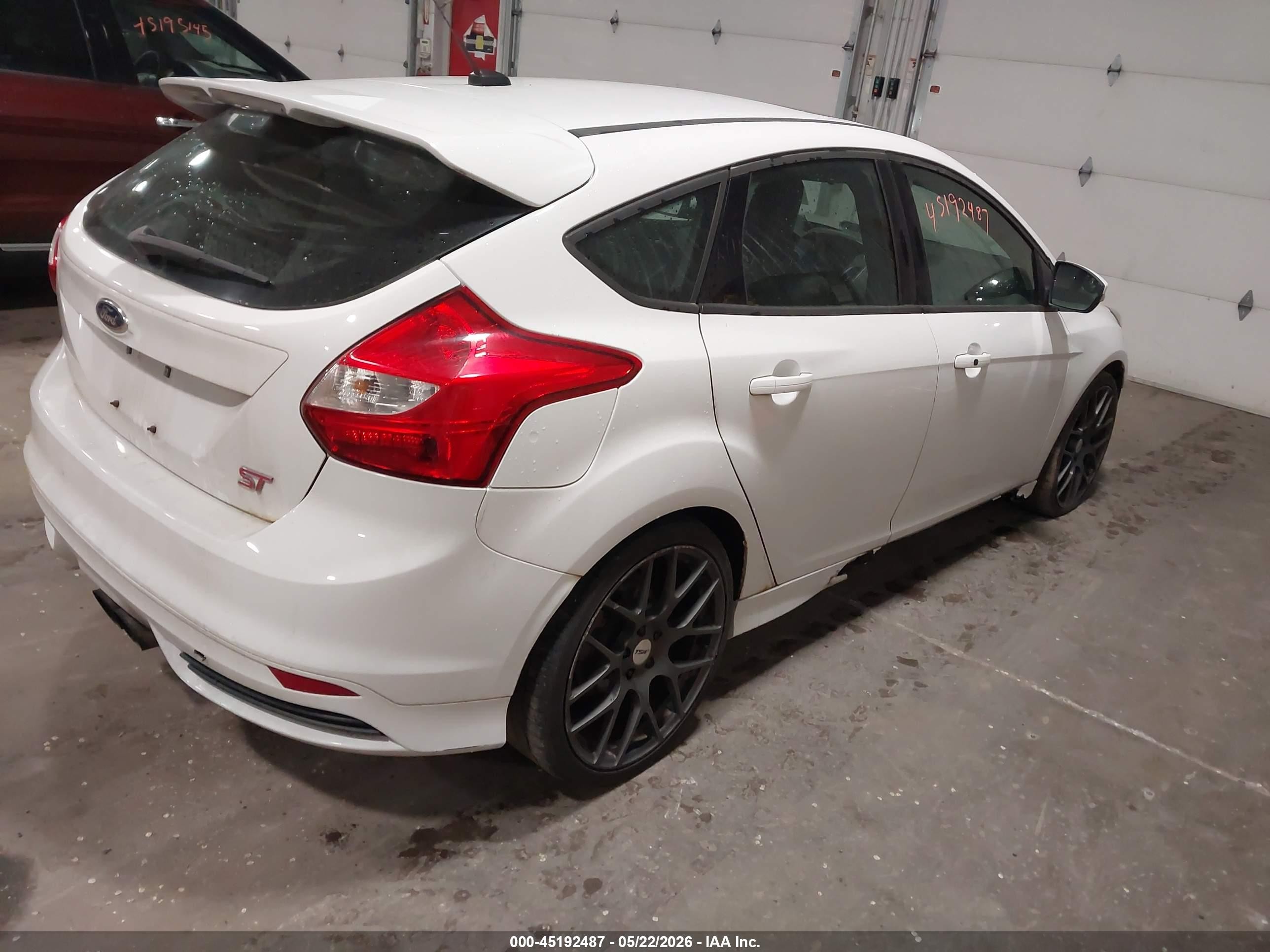 2013 Ford Focus St   White vin: 1FADP3L98DL170352