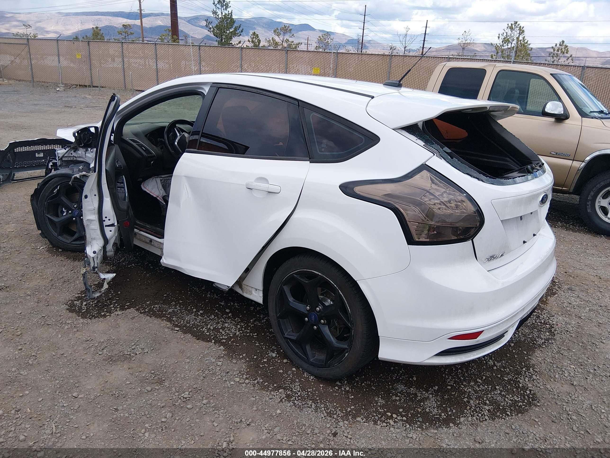 2014 Ford Focus St   Белый vin: 1FADP3L98EL141189