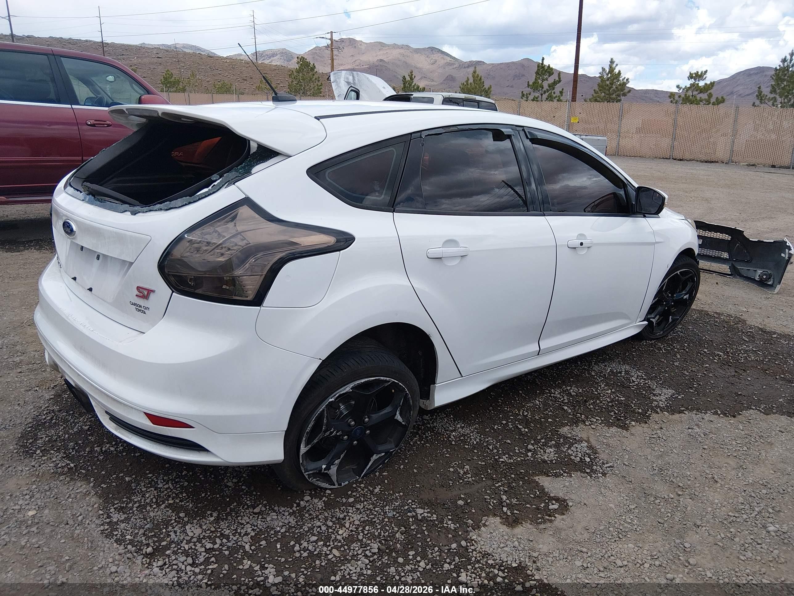 2014 Ford Focus St   Белый vin: 1FADP3L98EL141189