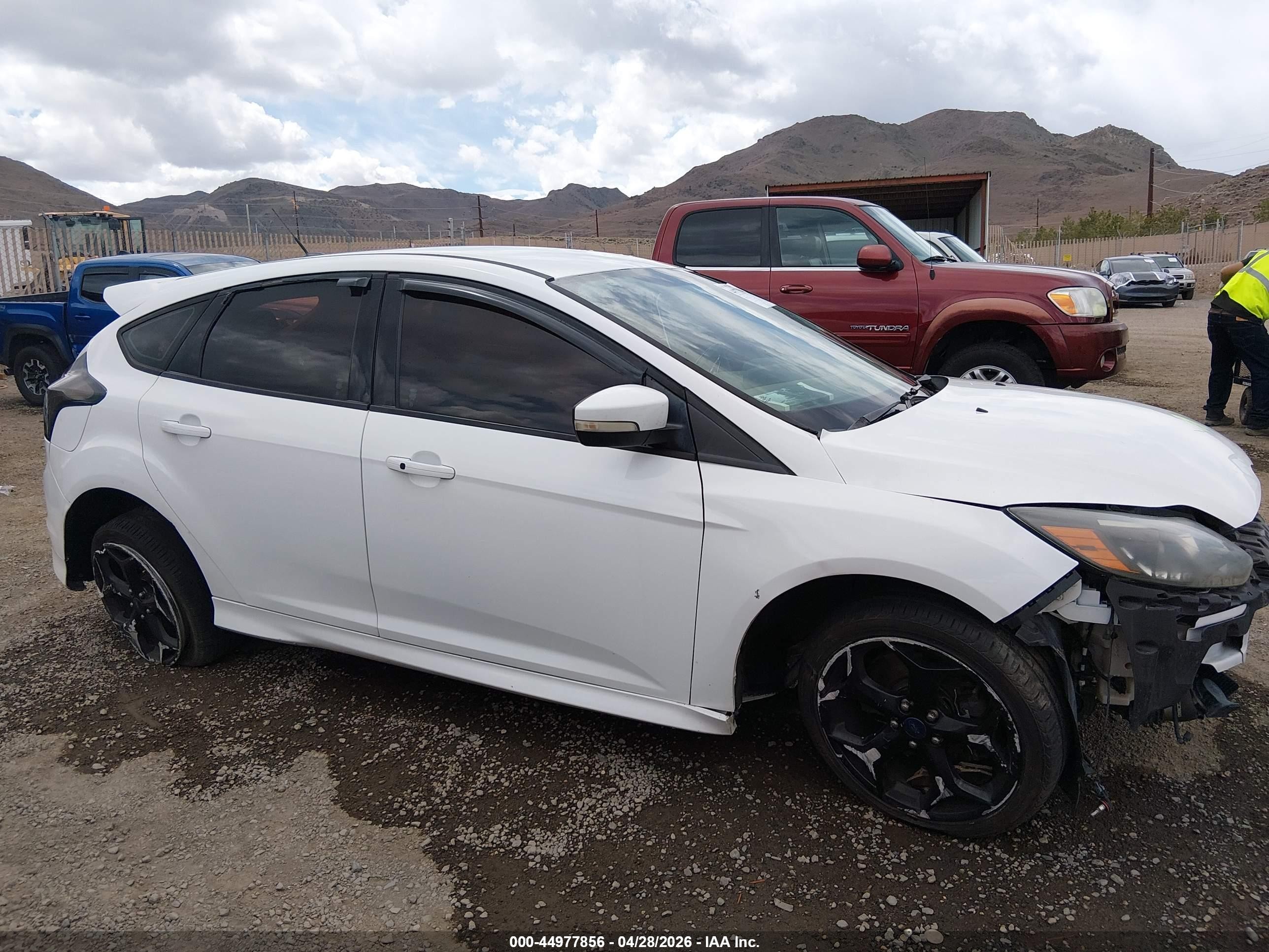 2014 Ford Focus St   Белый vin: 1FADP3L98EL141189