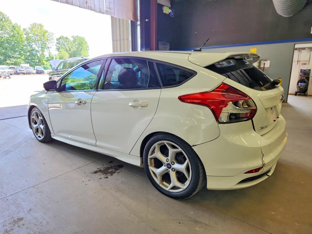 2014 Ford Focus St White vin: 1FADP3L98EL212214