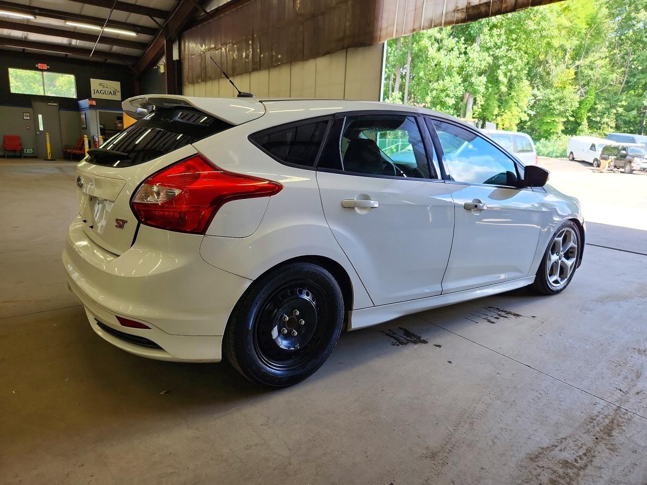 2014 Ford Focus St White vin: 1FADP3L98EL212214