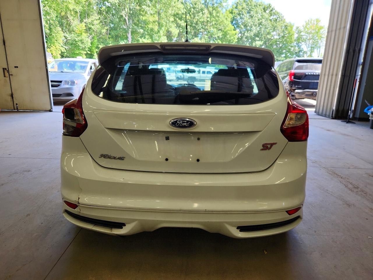 2014 Ford Focus St White vin: 1FADP3L98EL212214