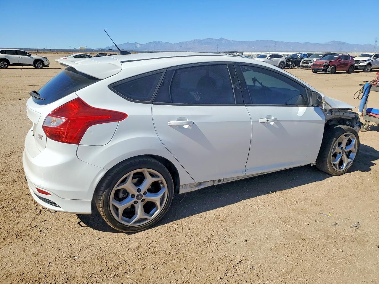 2014 Ford Focus St Белый vin: 1FADP3L98EL399440