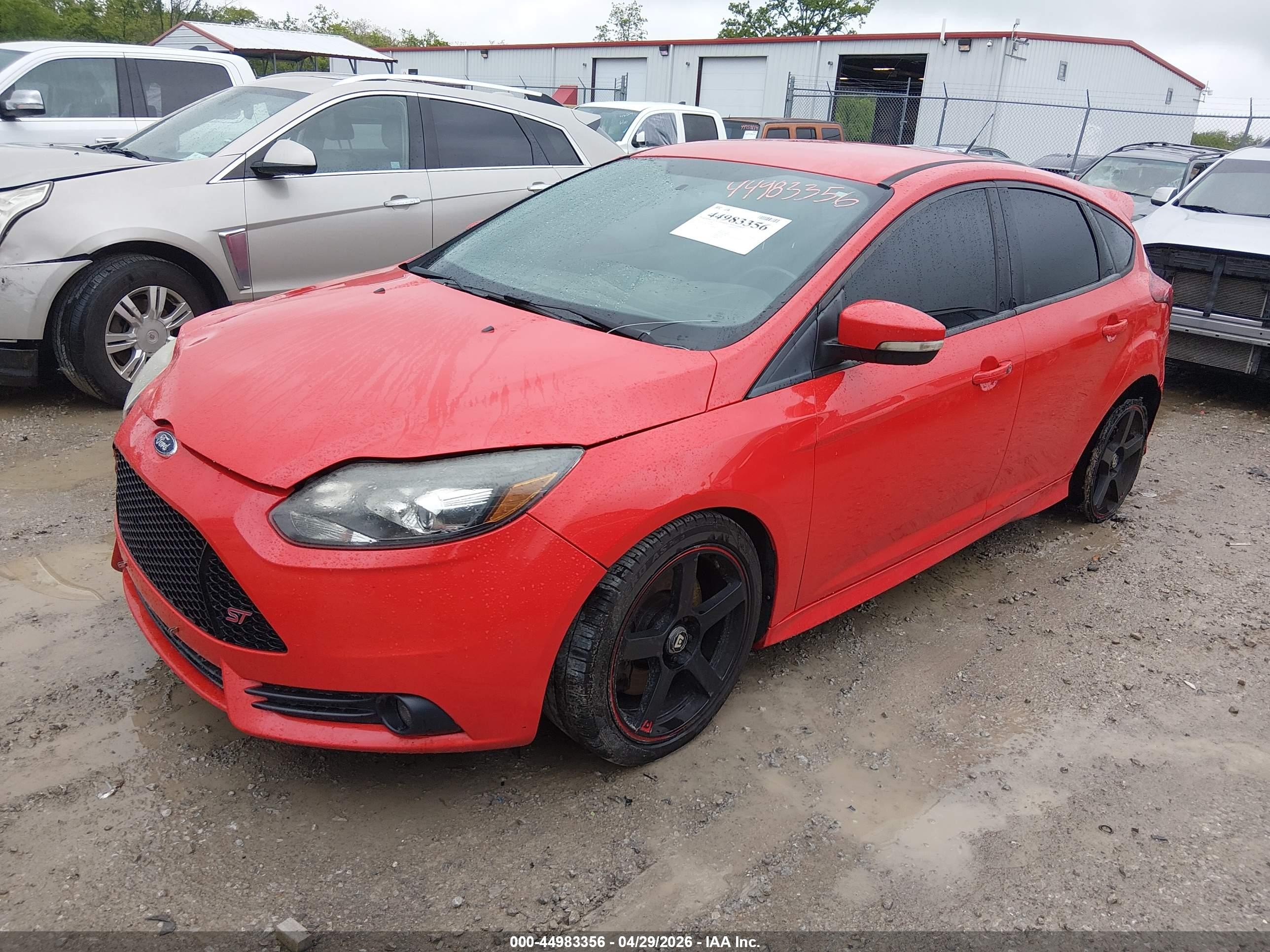 2014 Ford Focus St   Red vin: 1FADP3L98EL449589
