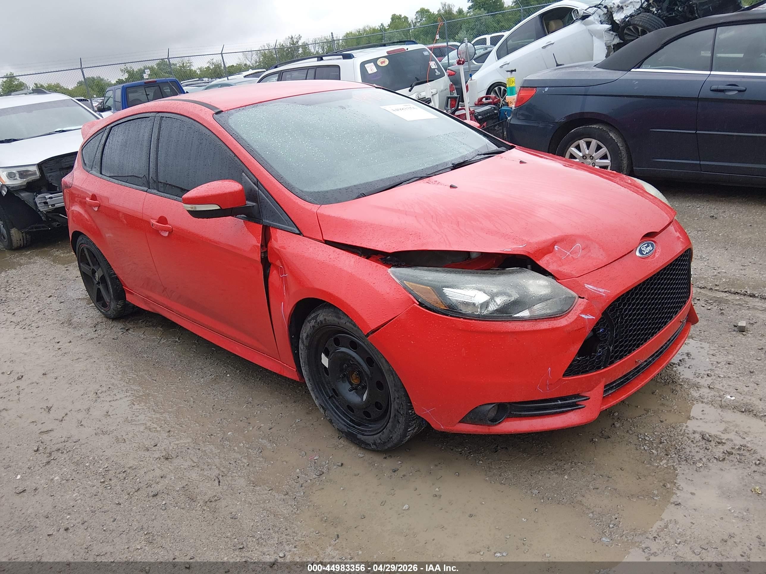 2014 Ford Focus St   Red vin: 1FADP3L98EL449589