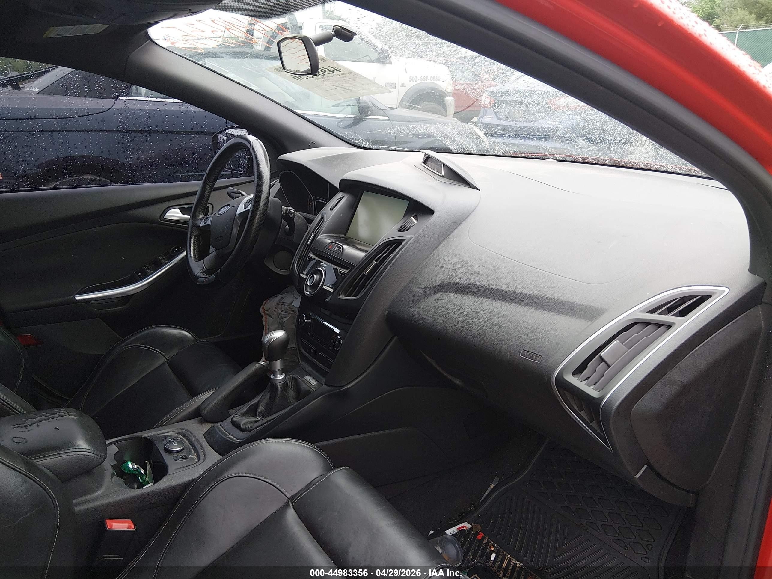 2014 Ford Focus St   Red vin: 1FADP3L98EL449589