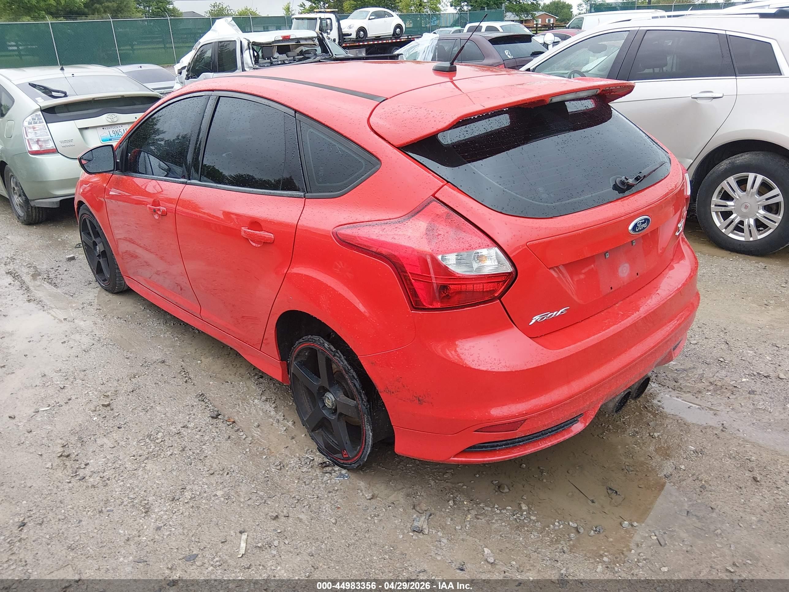 2014 Ford Focus St   Red vin: 1FADP3L98EL449589