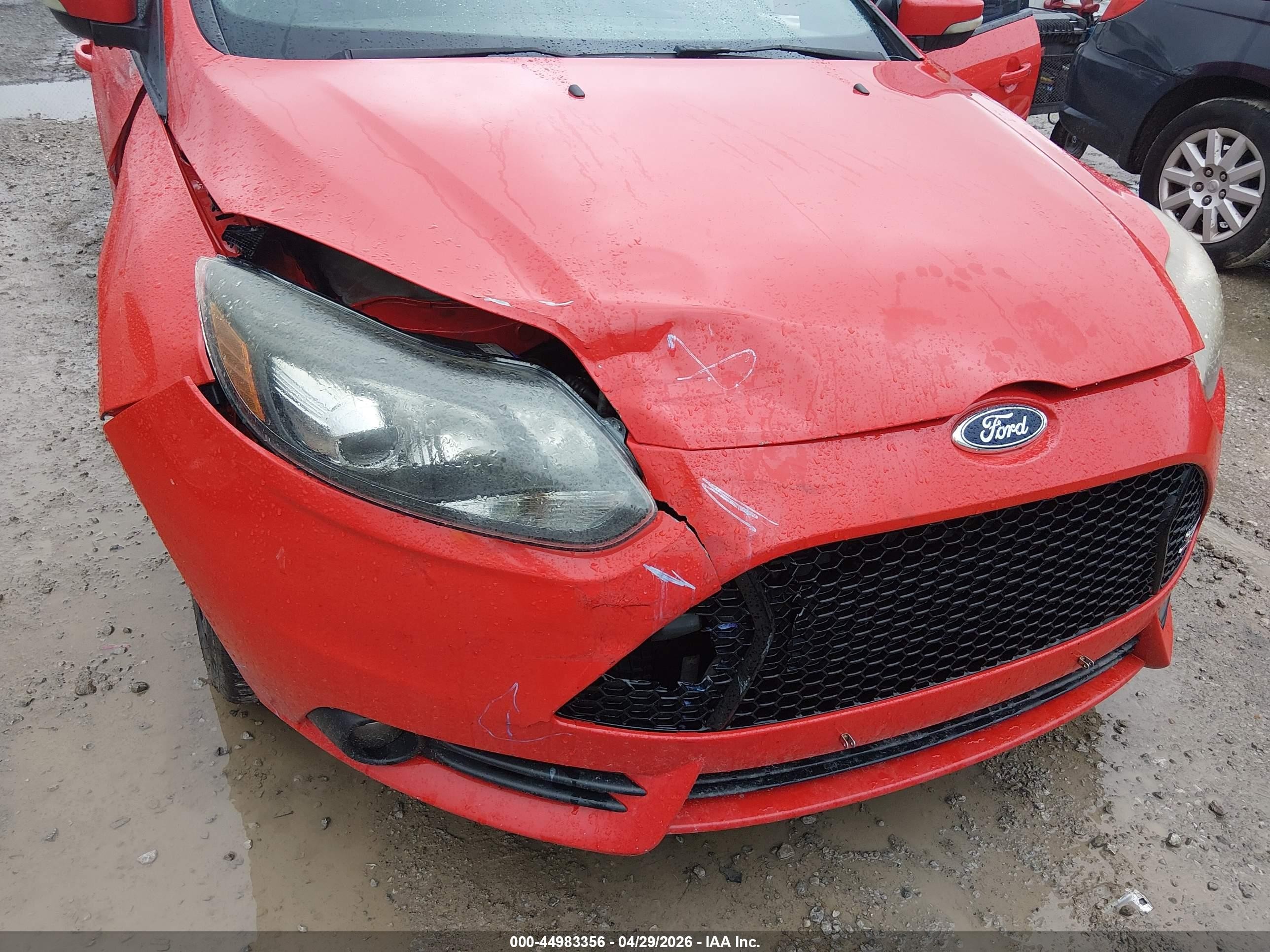 2014 Ford Focus St   Red vin: 1FADP3L98EL449589
