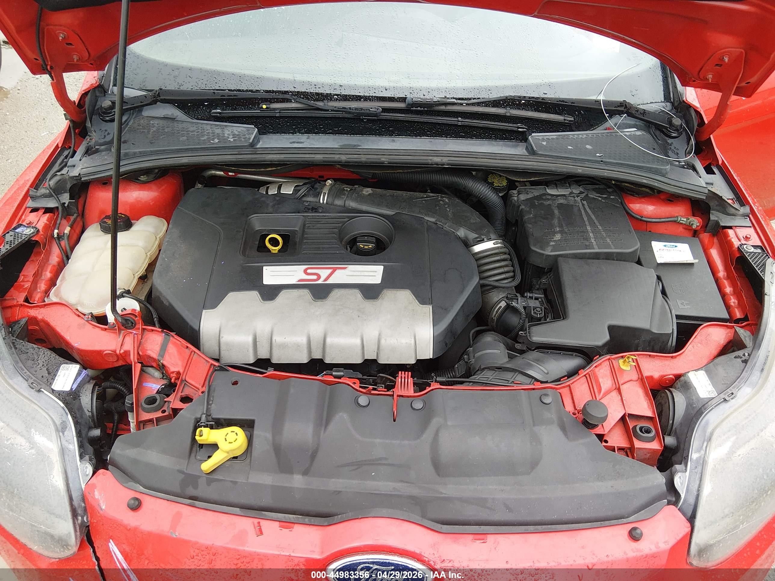 2014 Ford Focus St   Red vin: 1FADP3L98EL449589