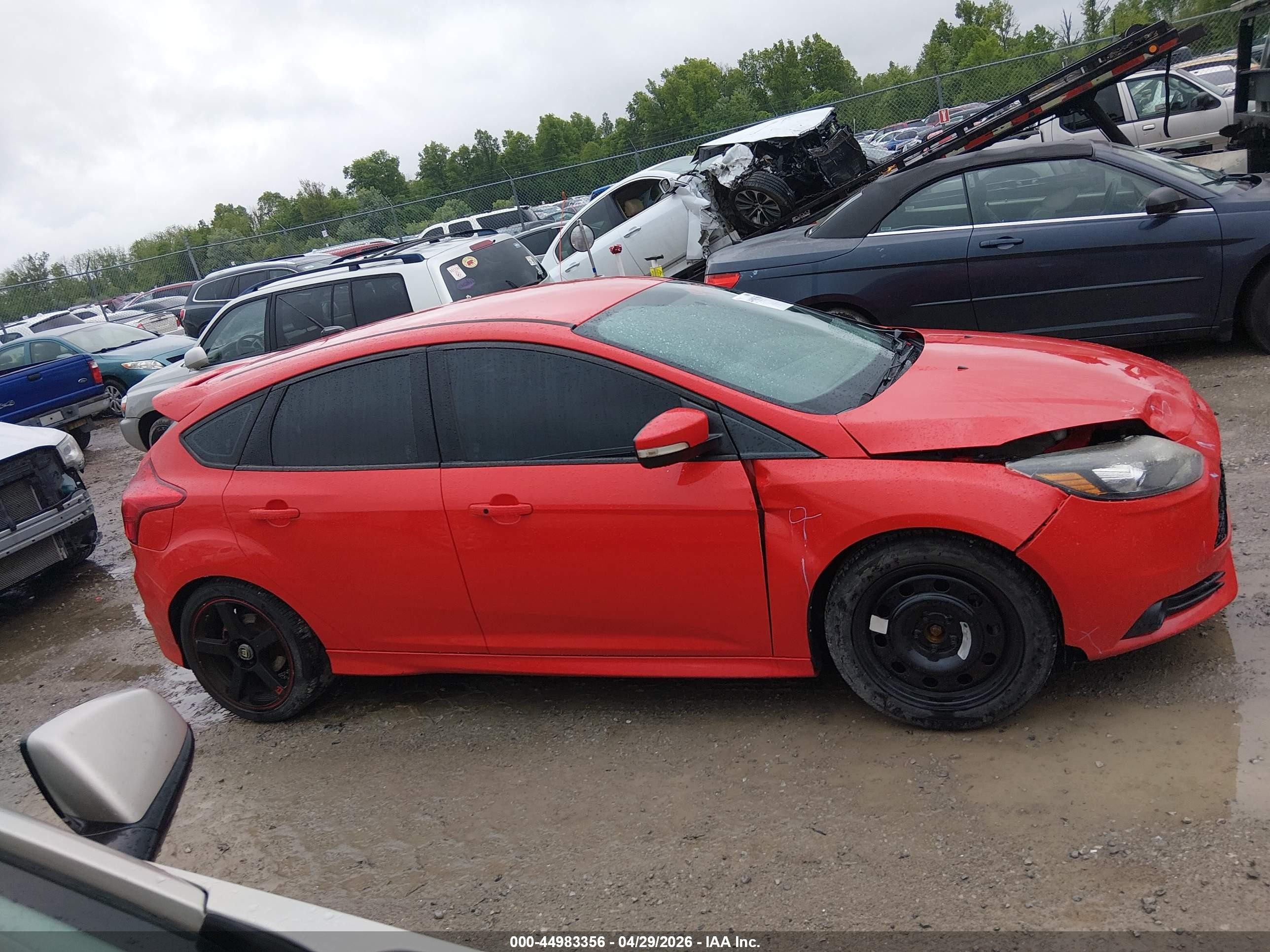 2014 Ford Focus St   Red vin: 1FADP3L98EL449589